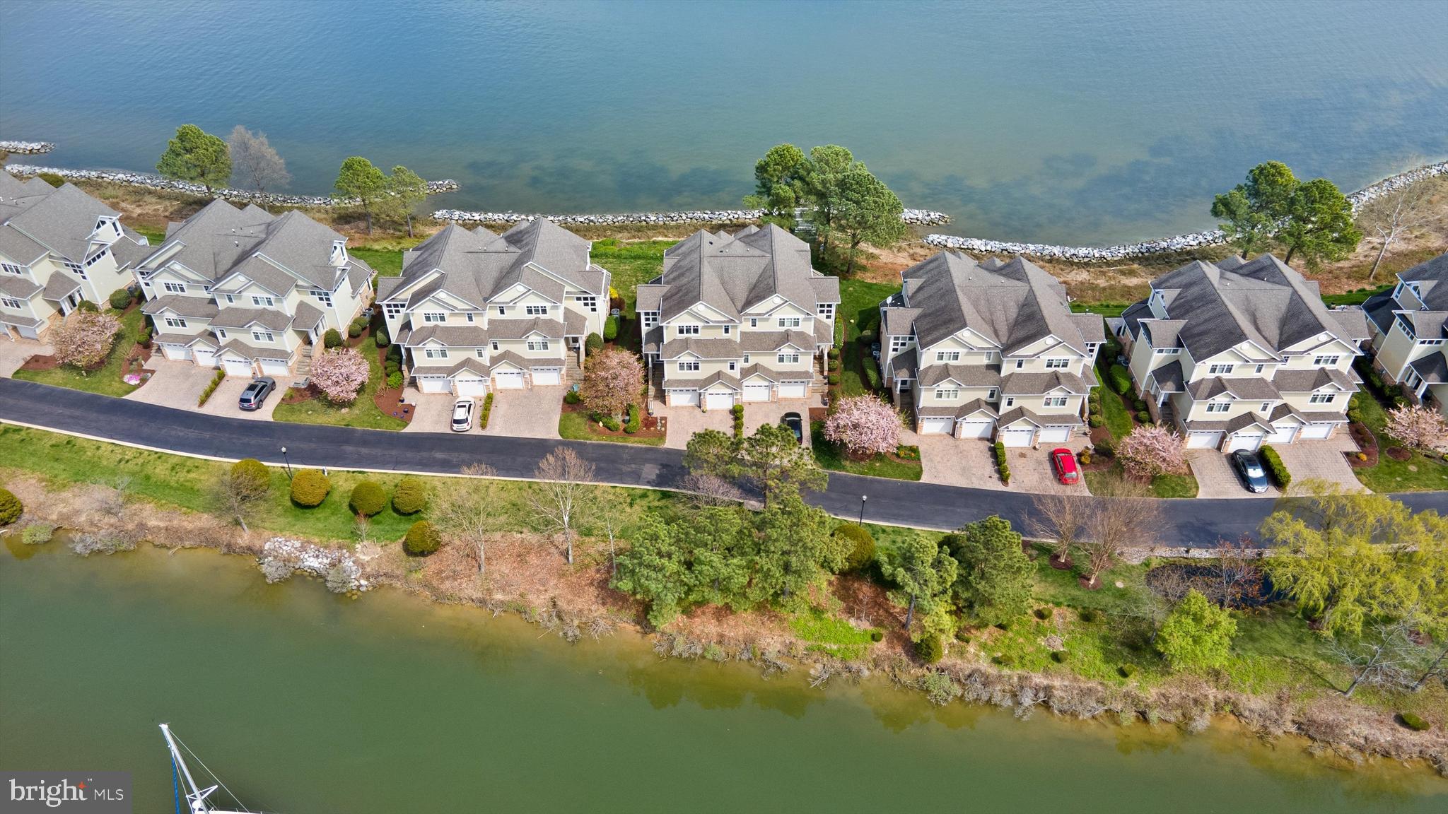 NARROWS POINTE - Residential