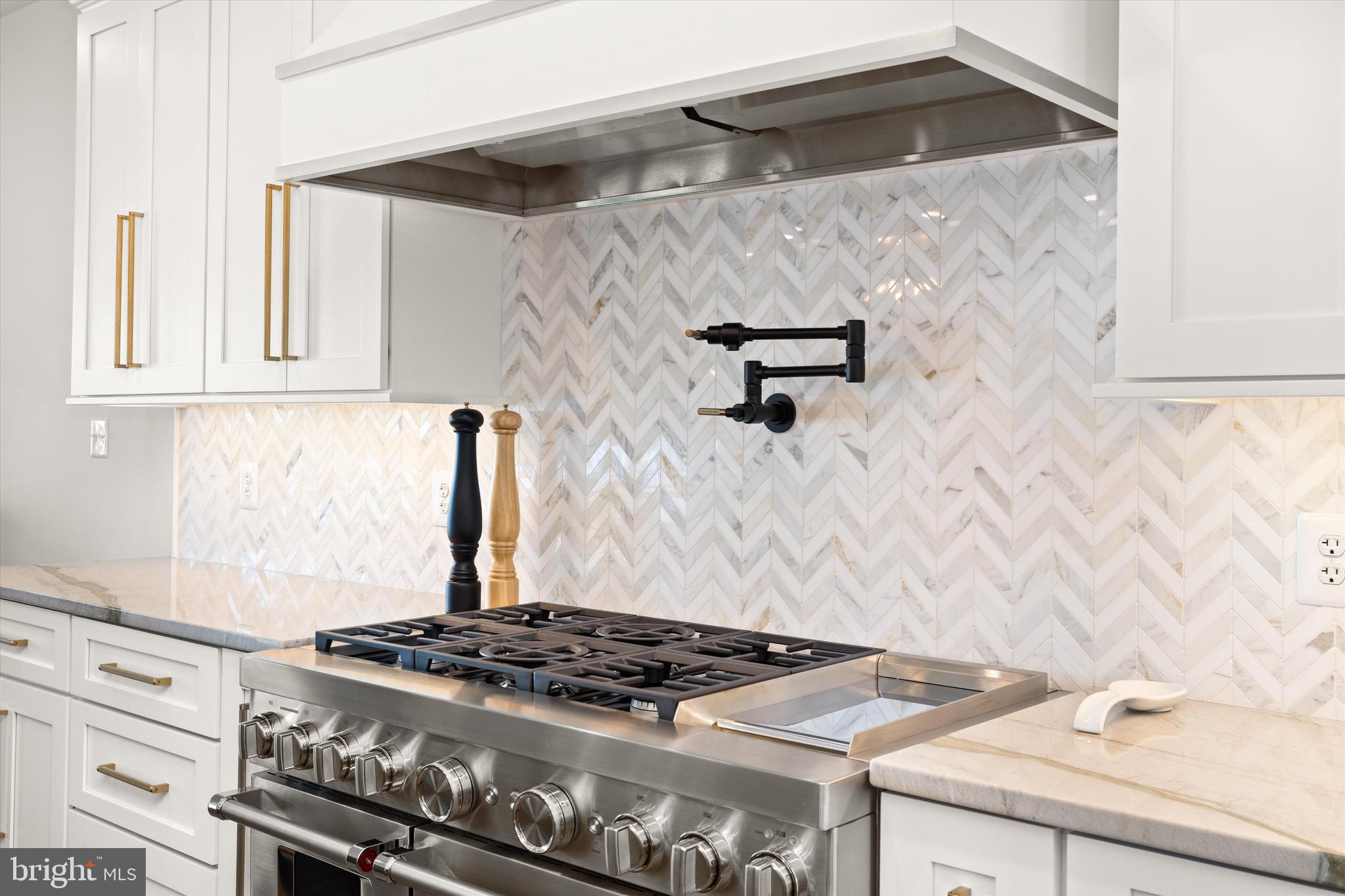 NARROWS POINTE - Residential