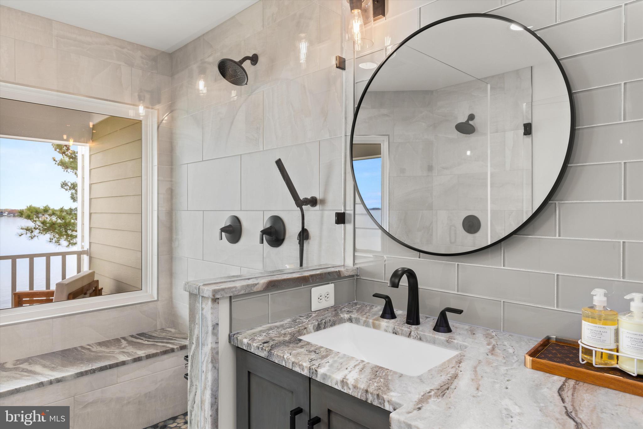 NARROWS POINTE - Residential