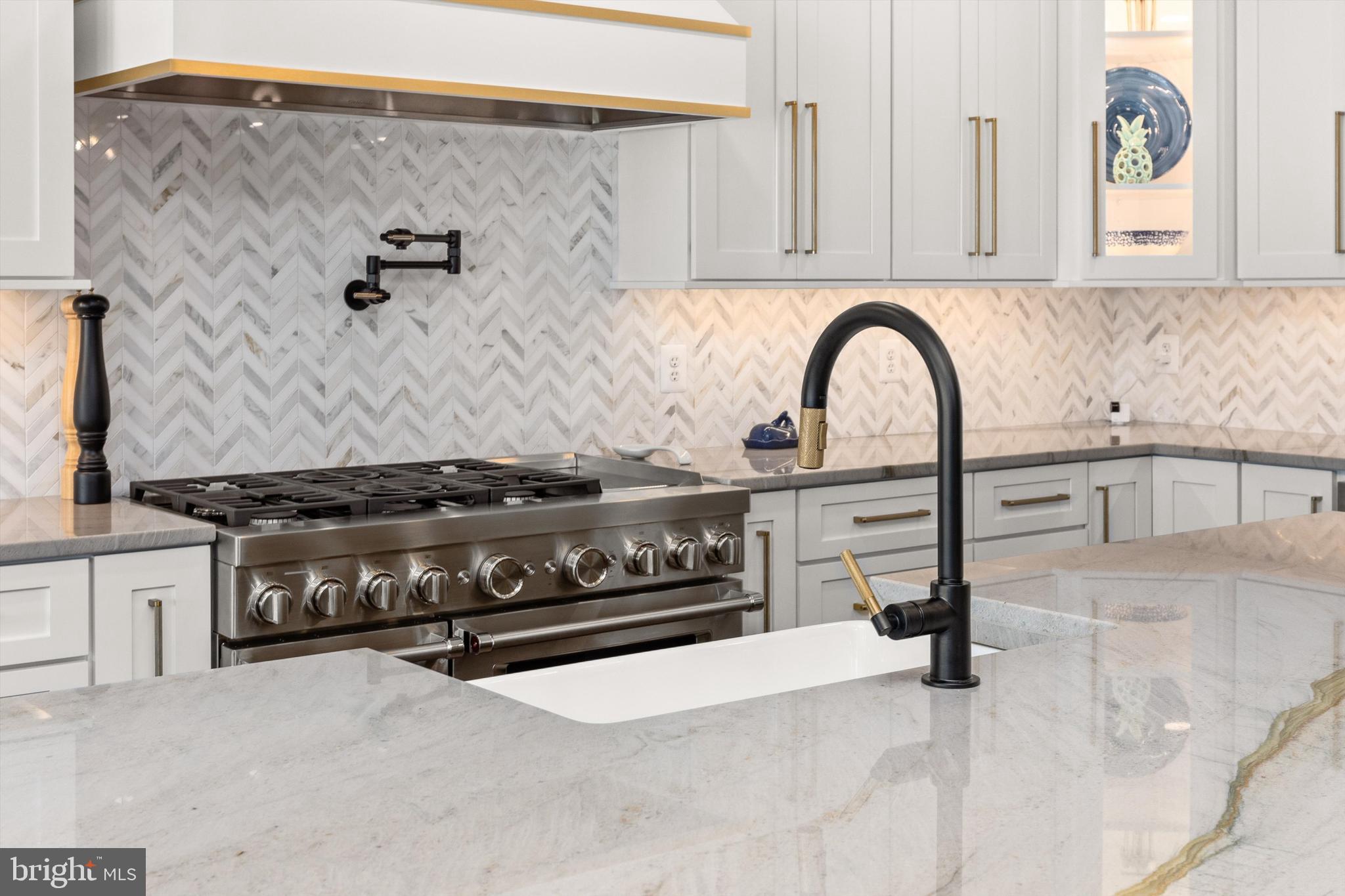 NARROWS POINTE - Residential