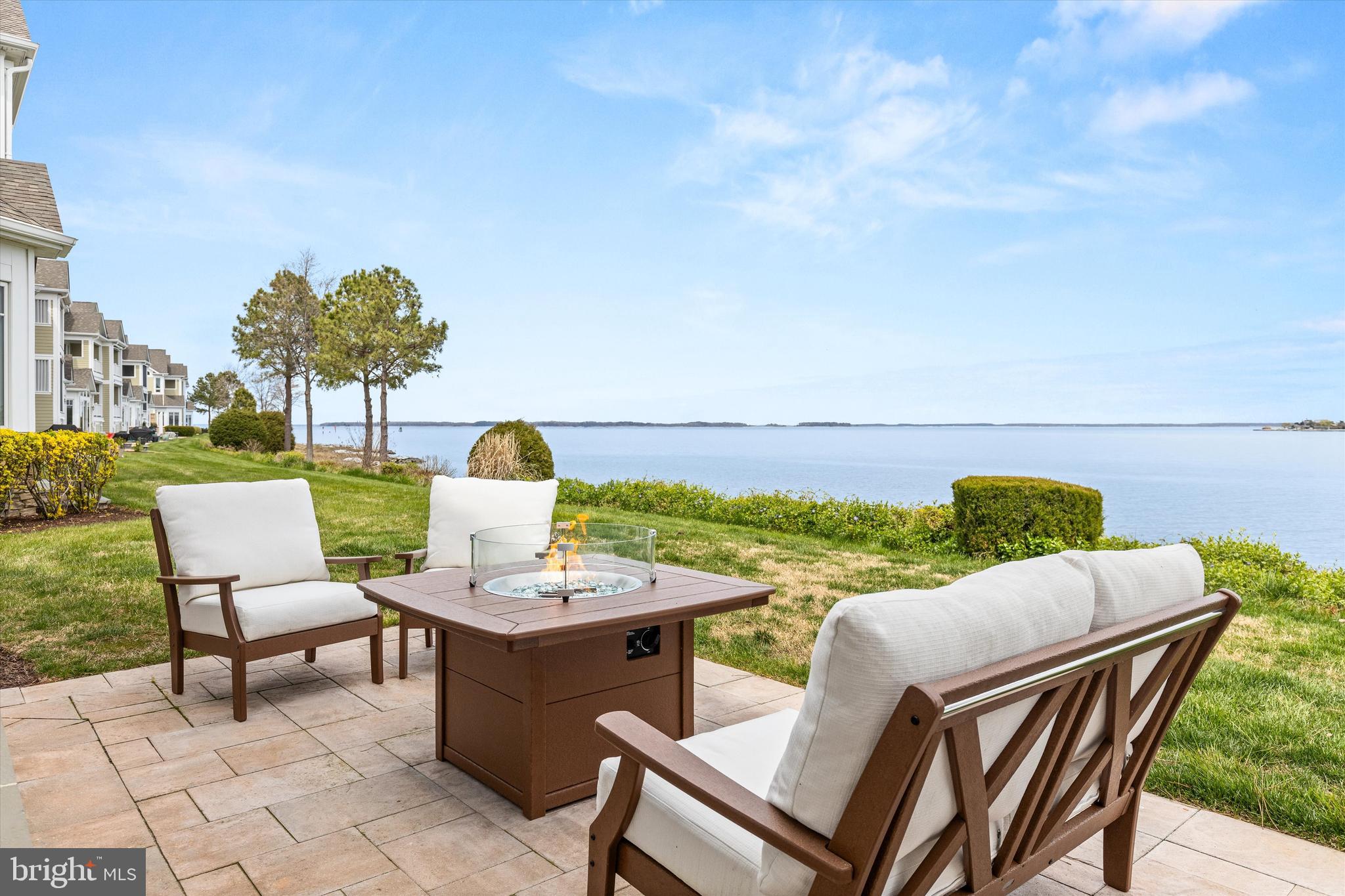 NARROWS POINTE - Residential