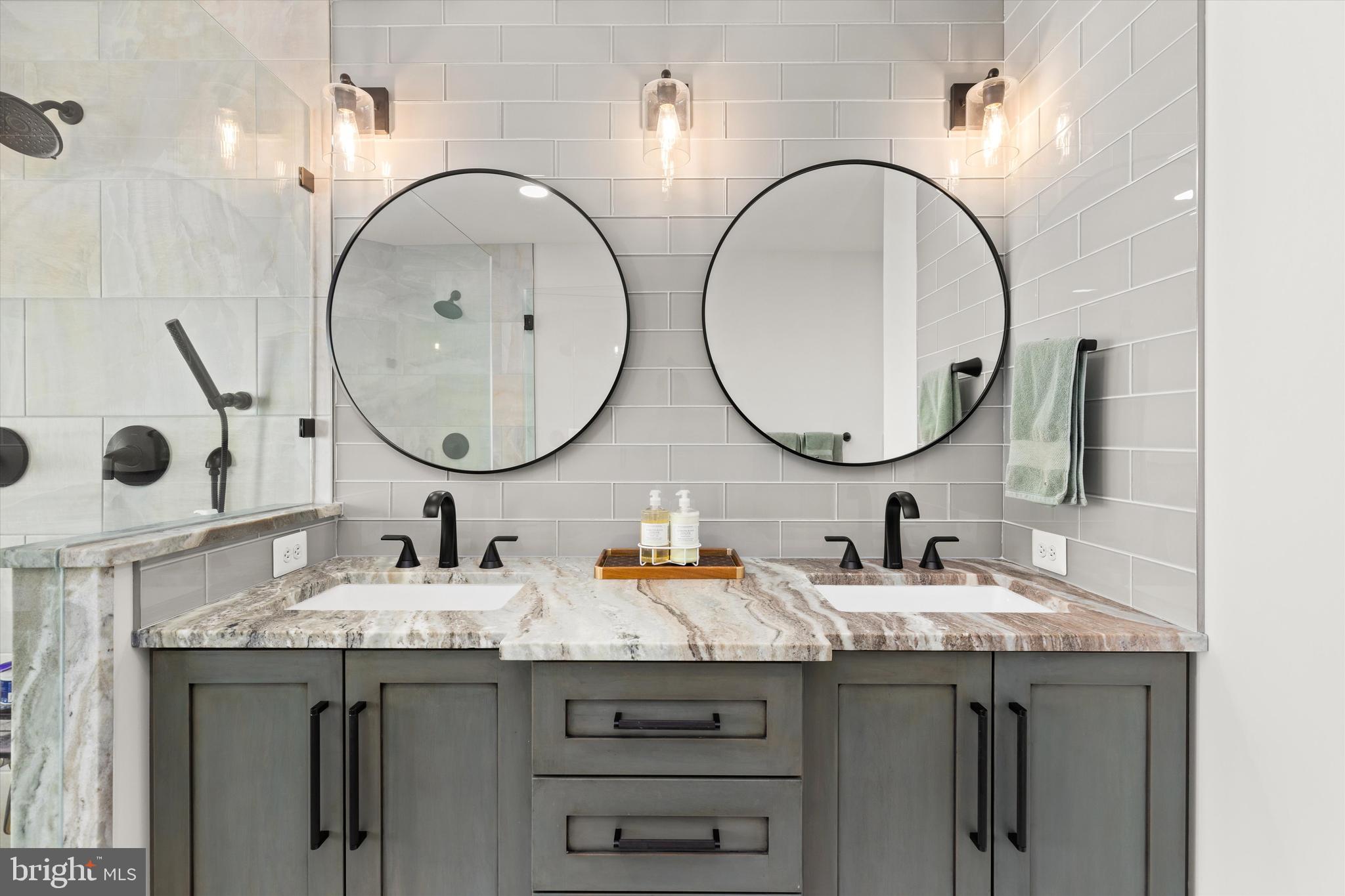 NARROWS POINTE - Residential