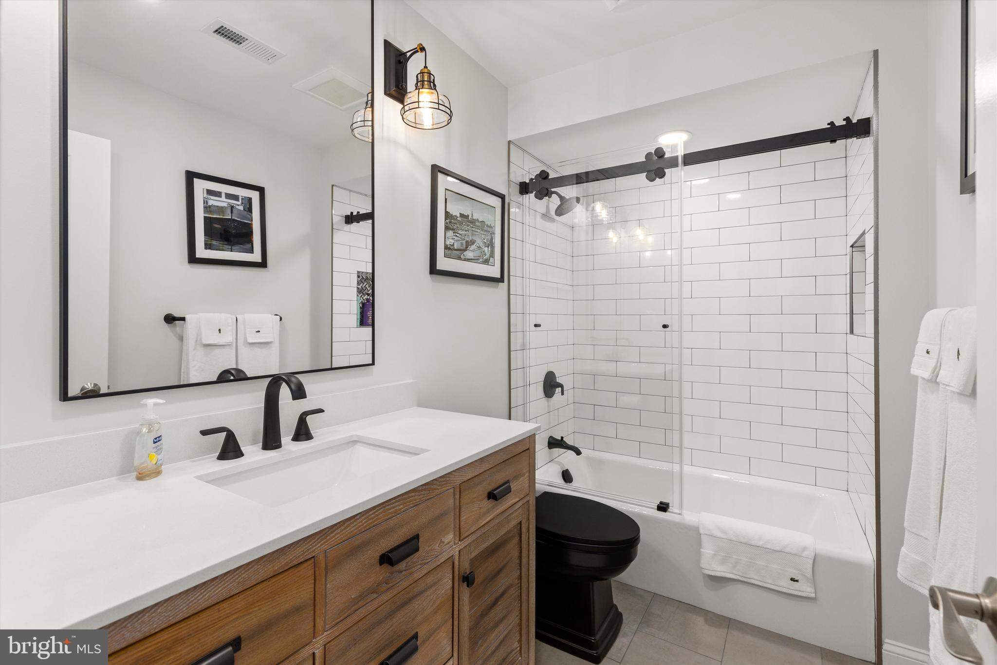 NARROWS POINTE - Residential