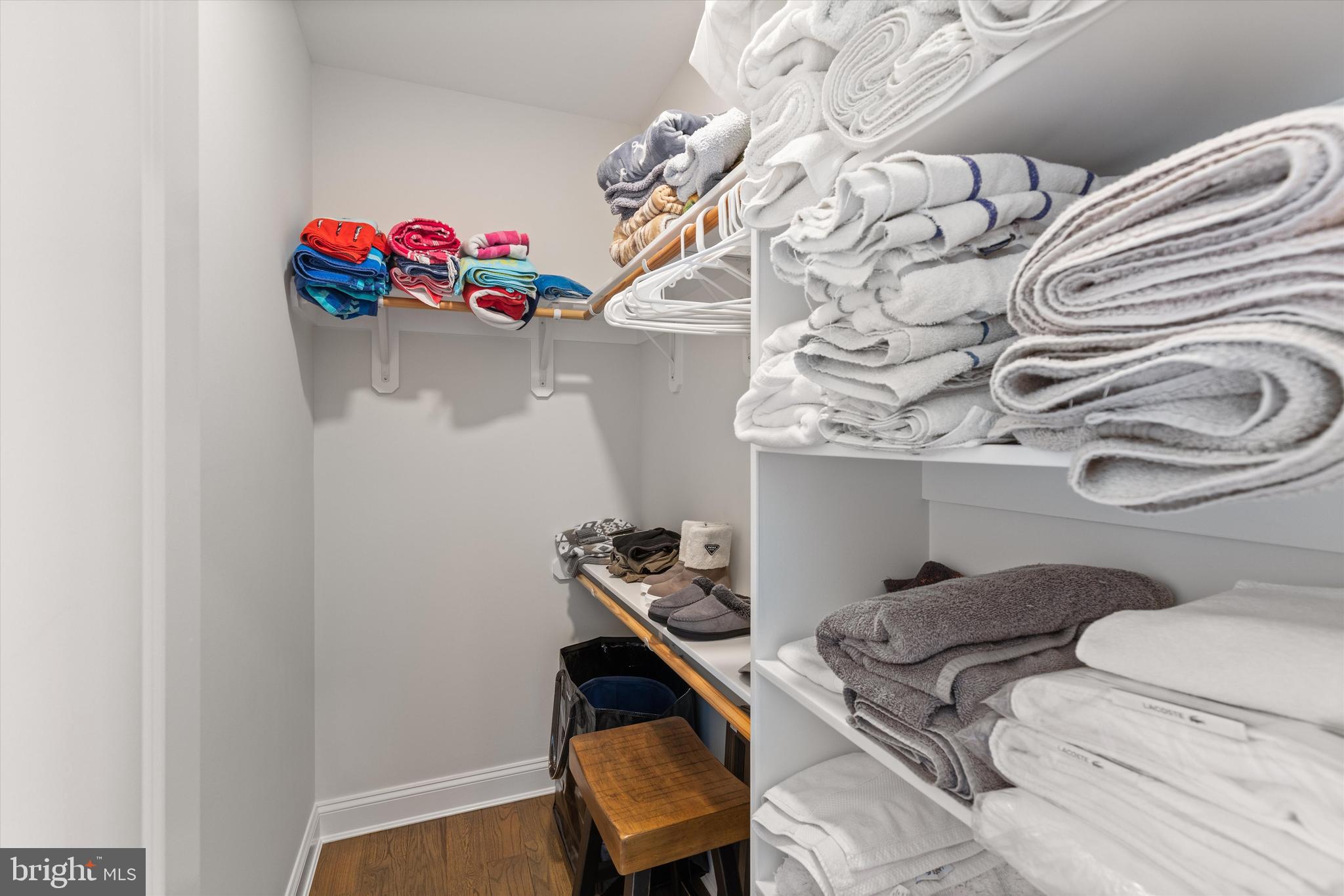 NARROWS POINTE - Residential