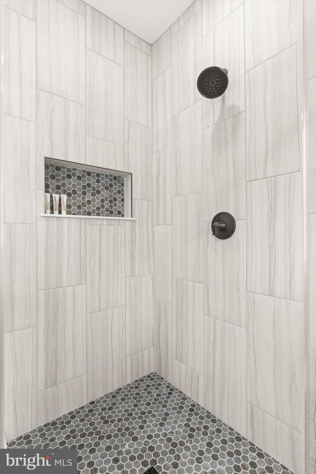 NARROWS POINTE - Residential