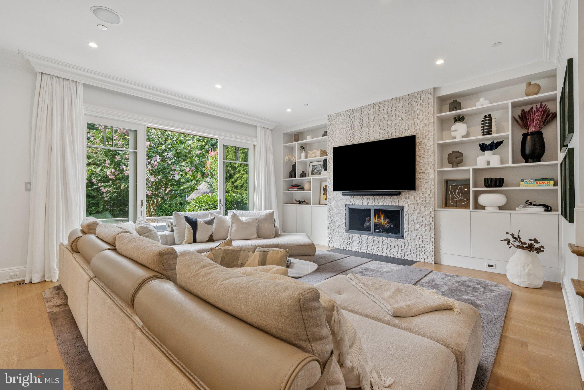 BRADLEY HILLS - Residential