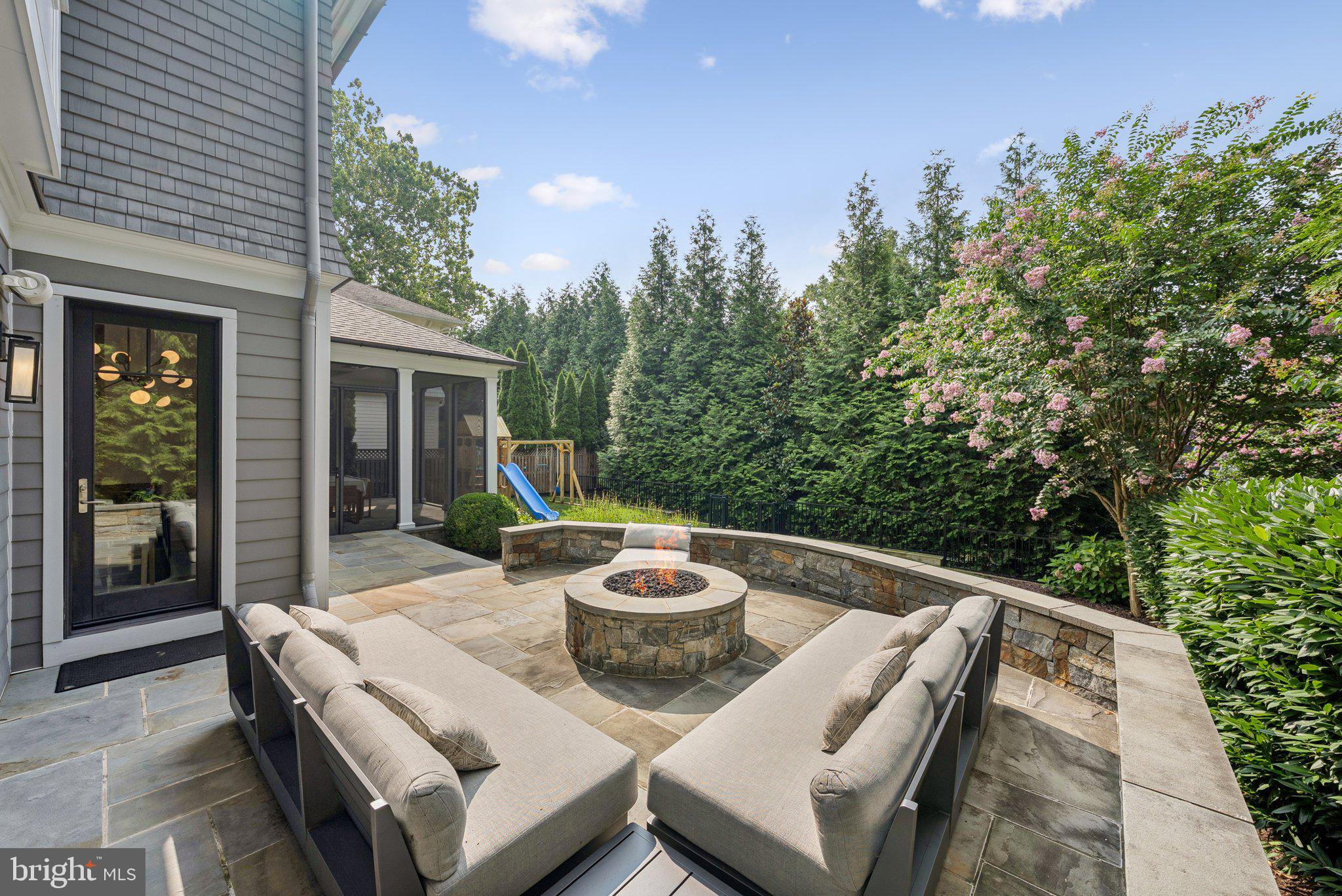 BRADLEY HILLS - Residential