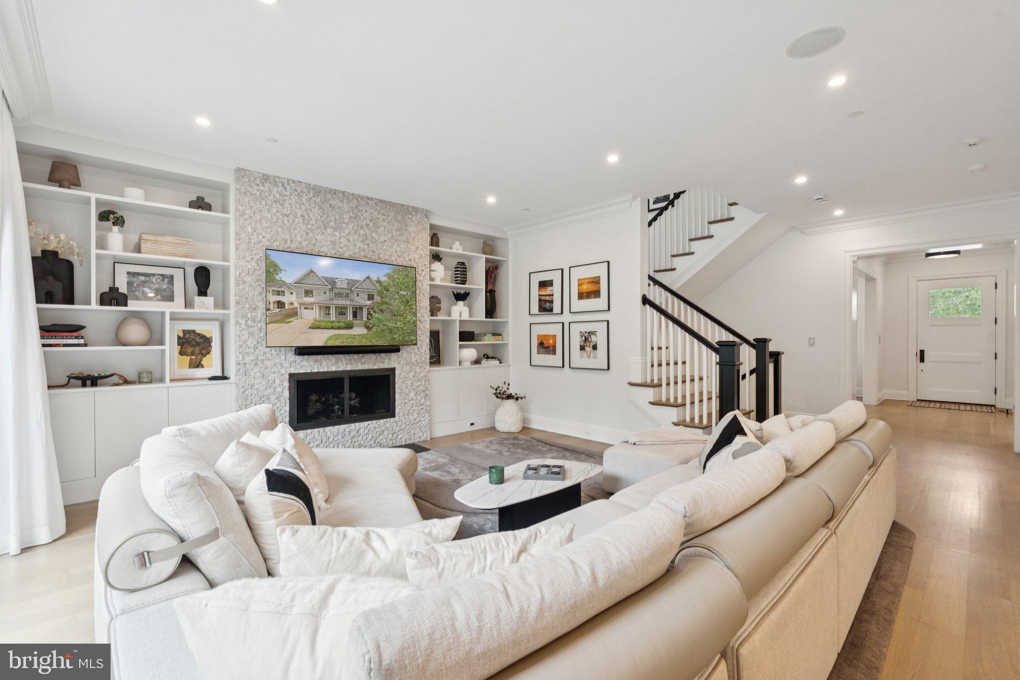 BRADLEY HILLS - Residential