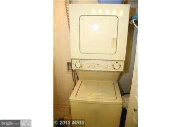 FOUR WINDS AT OAKTON - Residential