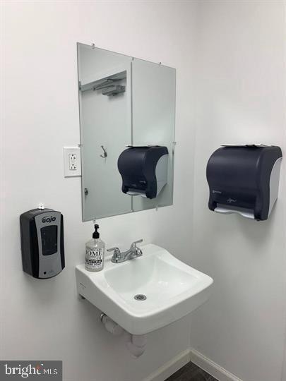 ARONIMINK - Commercial Lease