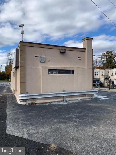 ARONIMINK - Commercial Lease