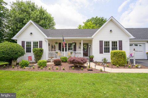 158 PEMBROKE LANE FALLING WATERS WV 25419