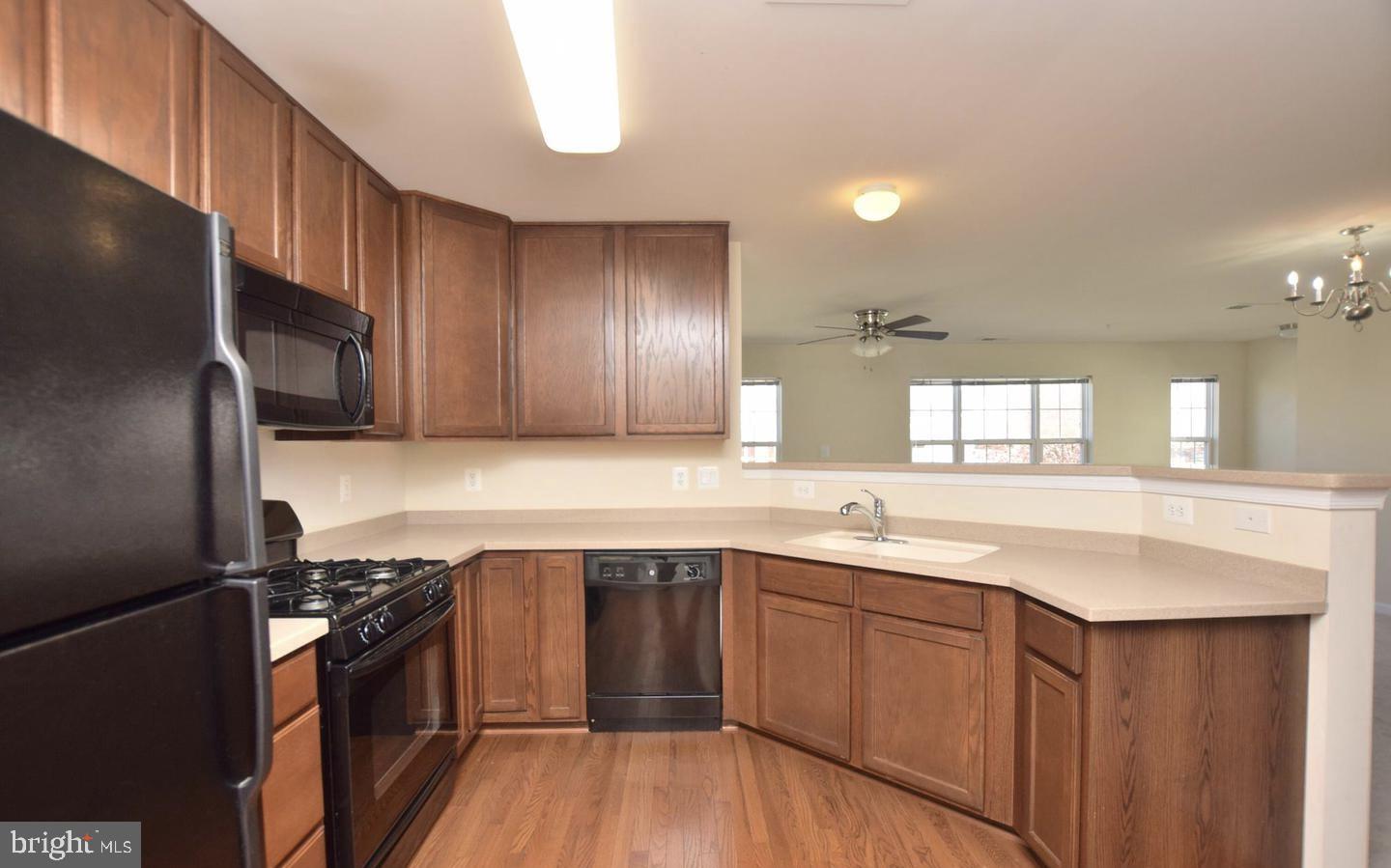 CHATSWORTH VILLAGE CONDO - Residential Lease
