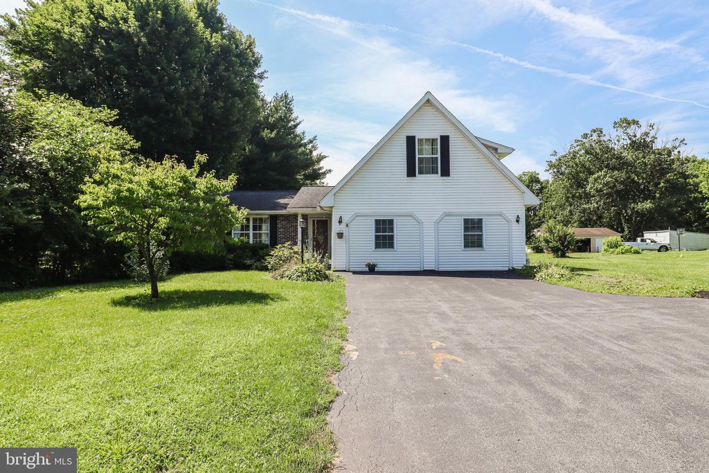 Photo of 322 Valley Road, ETTERS, PA 17319 (MLS # PAYK2085490)