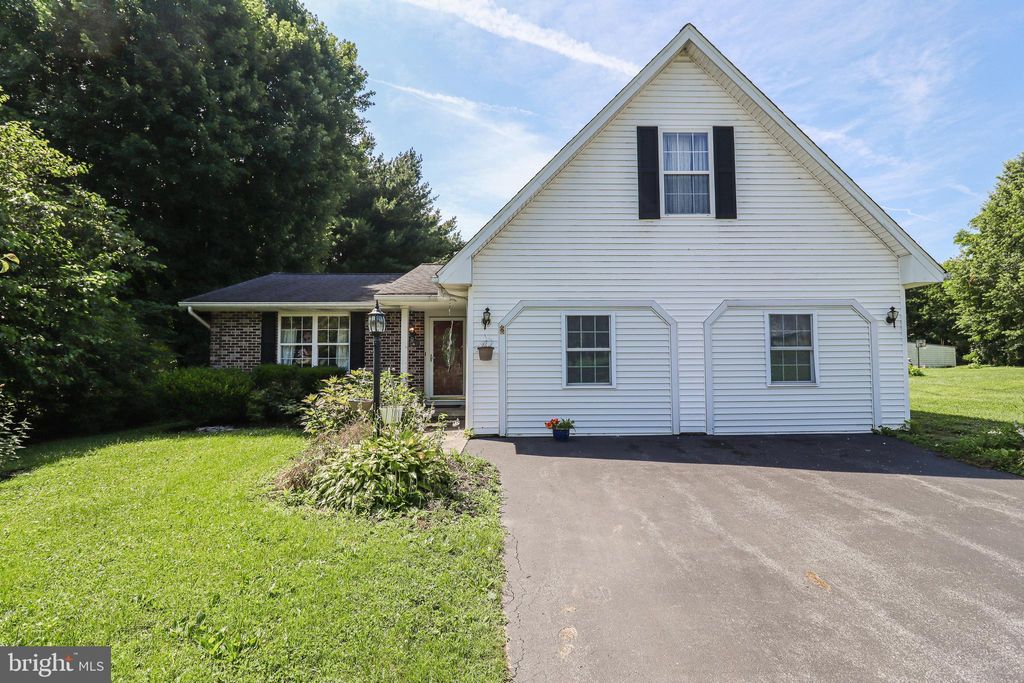 Photo of 322 Valley Road, ETTERS, PA 17319 (MLS # PAYK2085490)