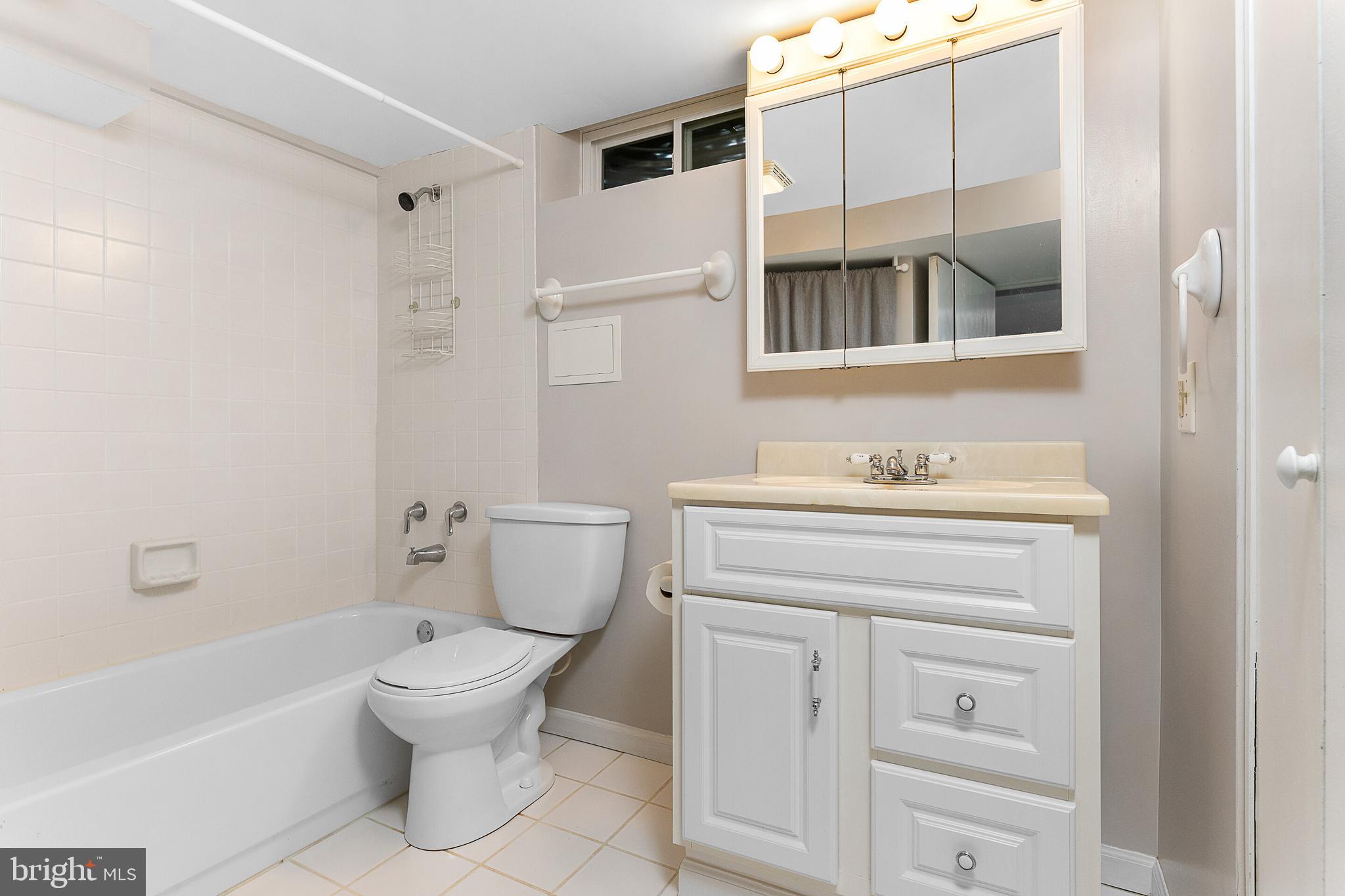 JEFFERSON MANOR - Residential Lease