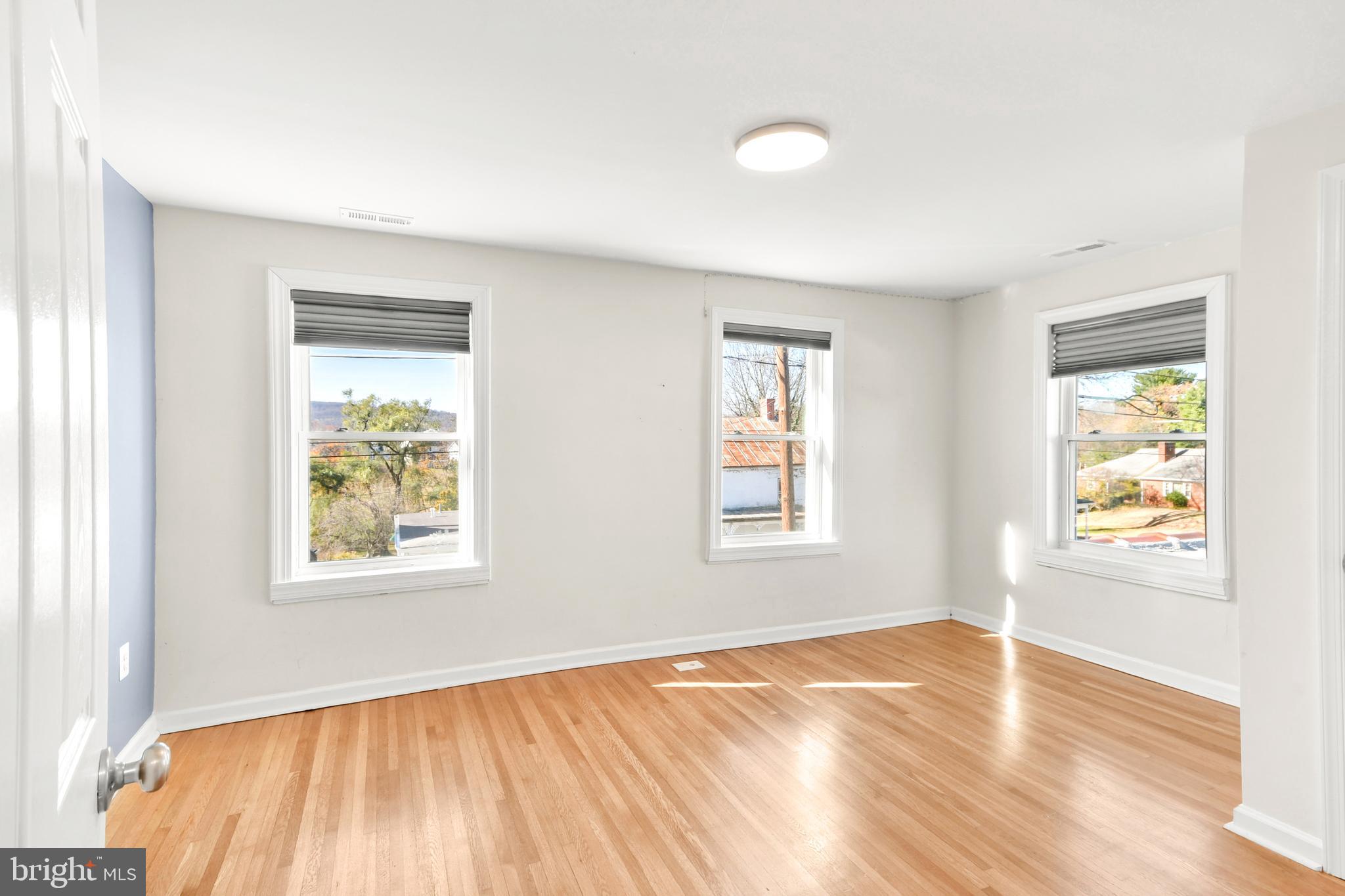 MYERSVILLE - Residential