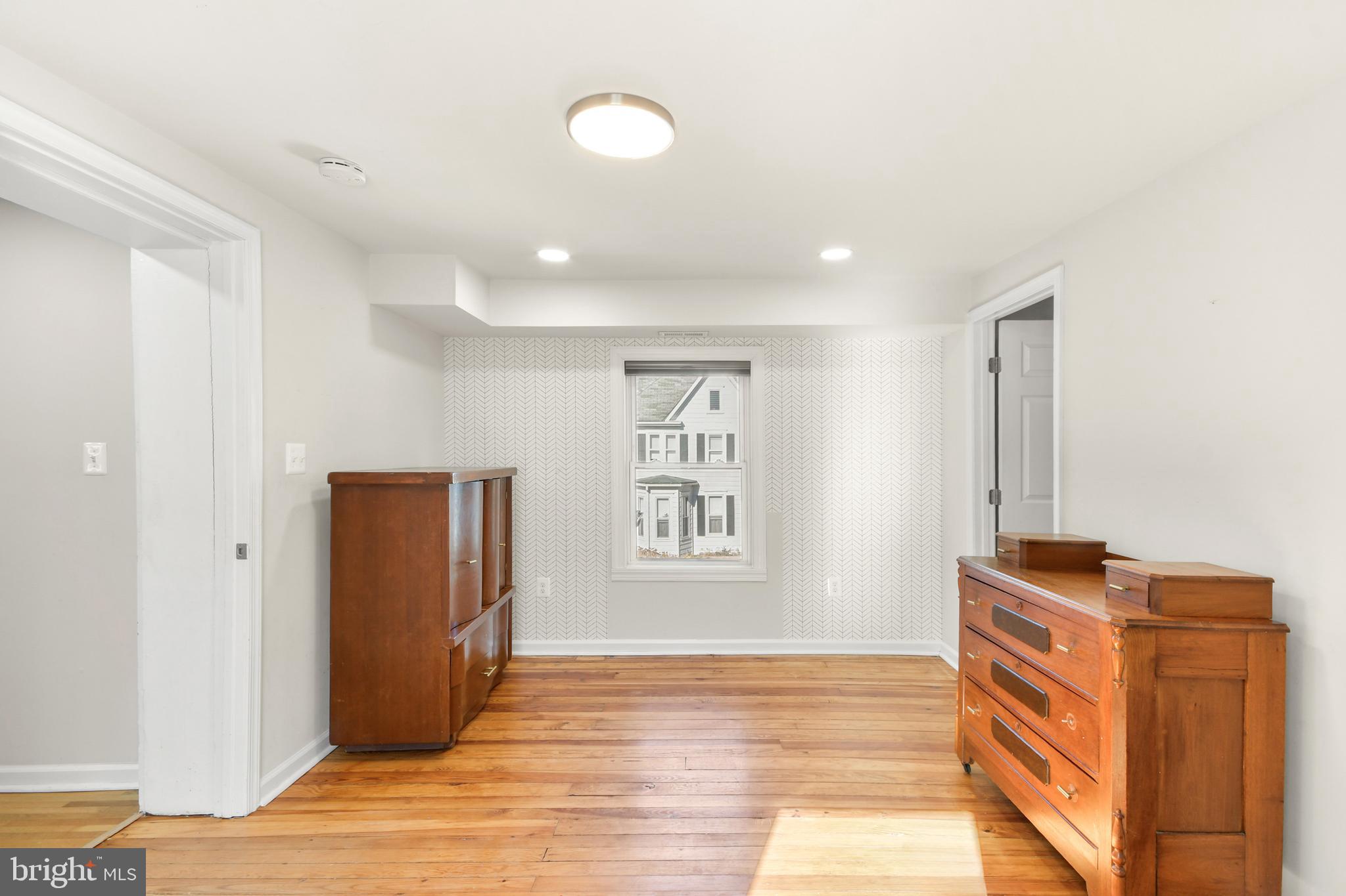 MYERSVILLE - Residential