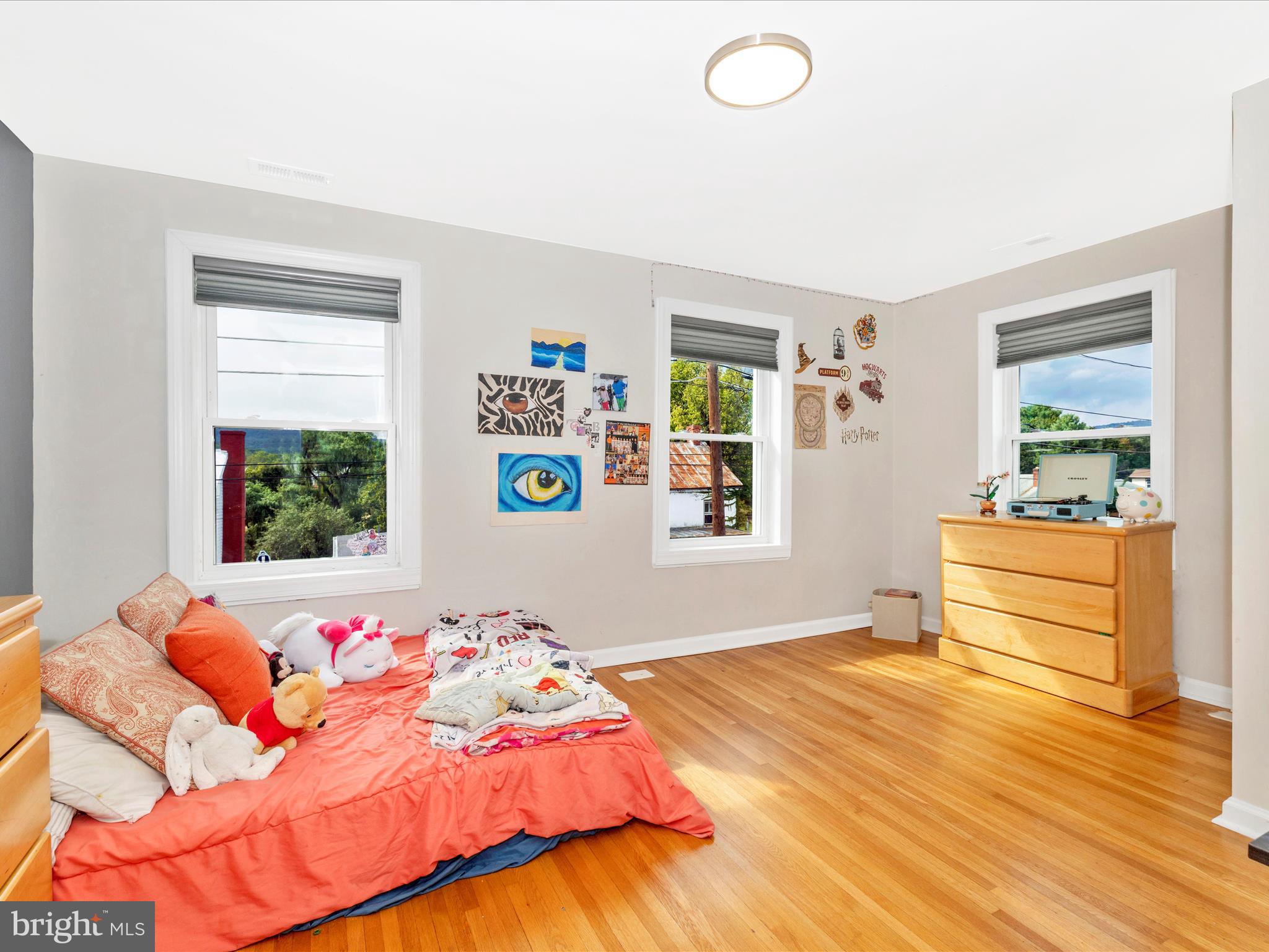 MYERSVILLE - Residential