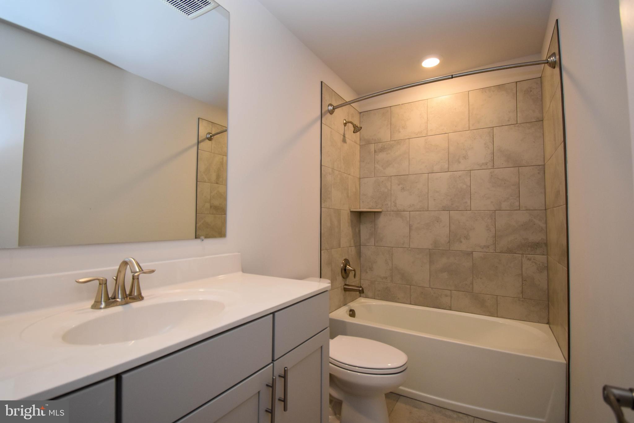 PLANTATION LAKES - Residential