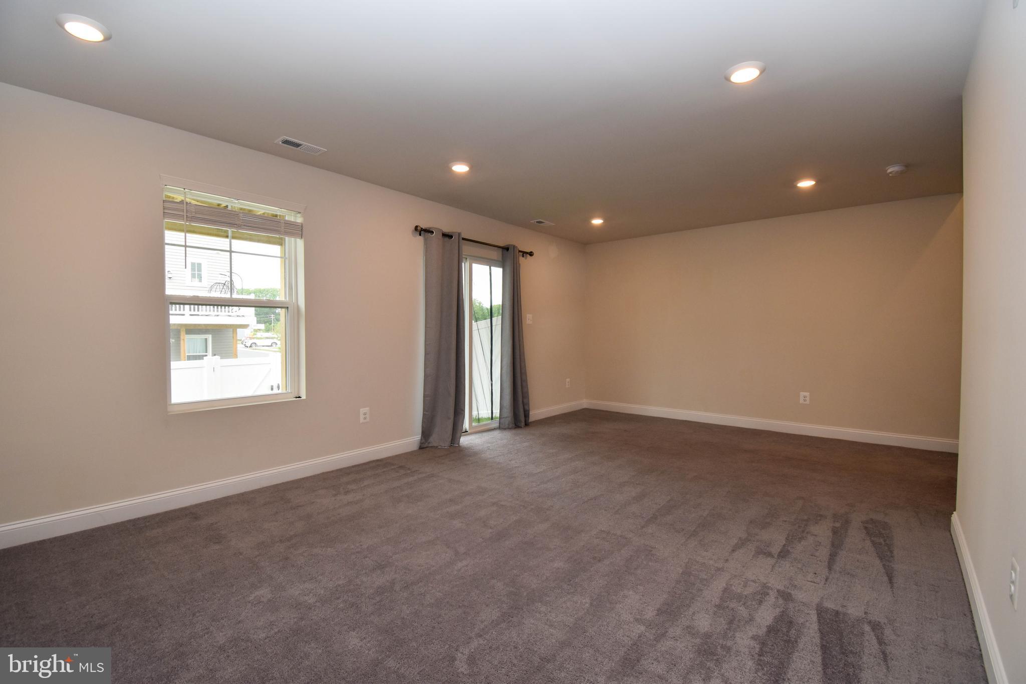 PLANTATION LAKES - Residential