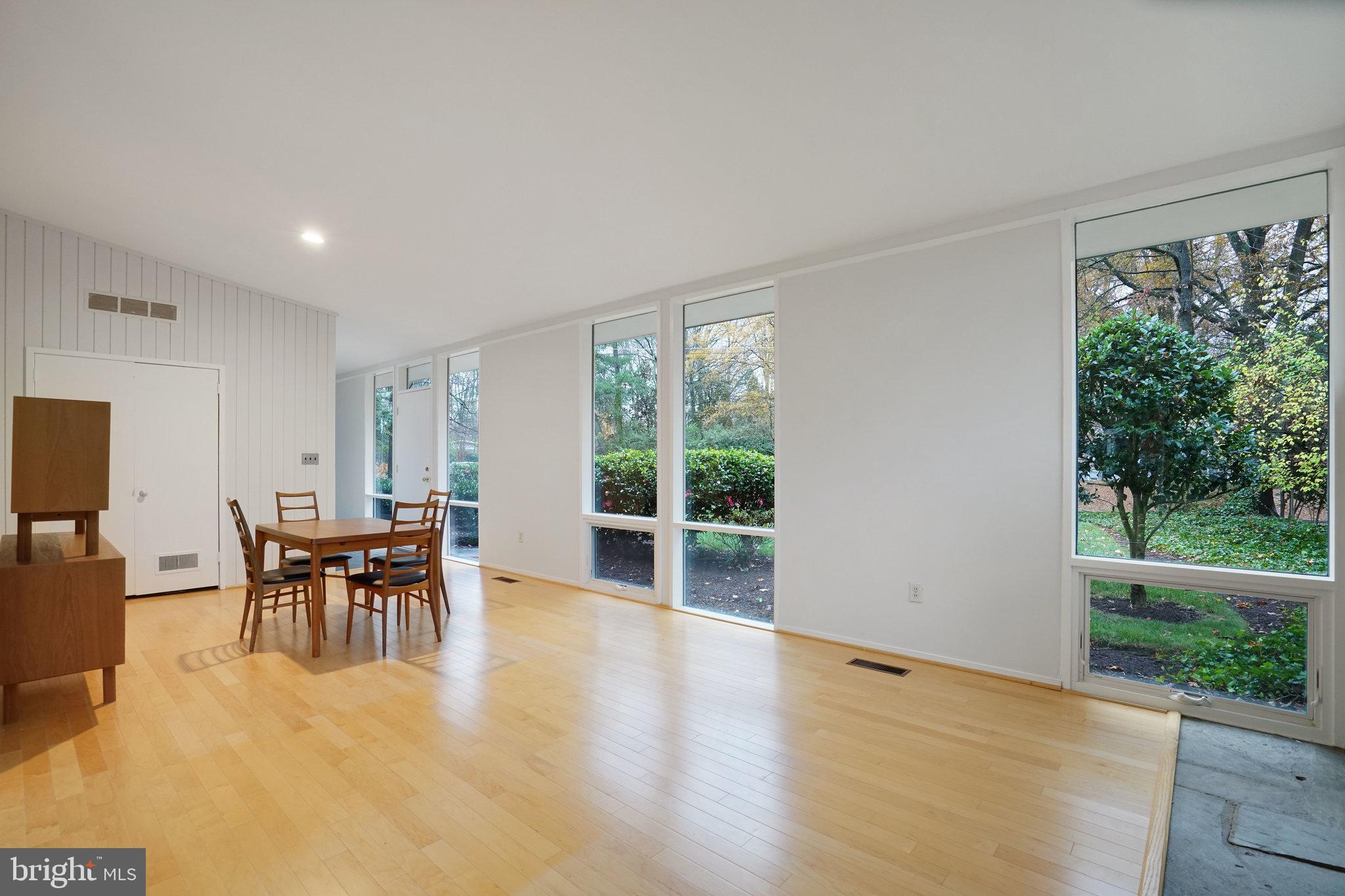 HOLLIN HILLS - Residential