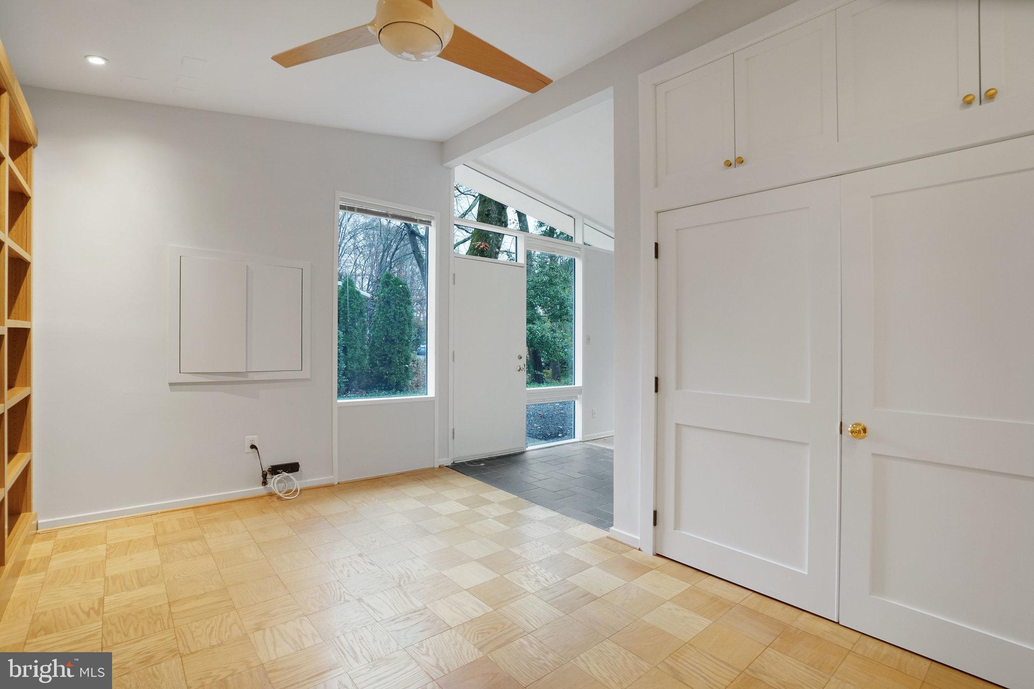 HOLLIN HILLS - Residential