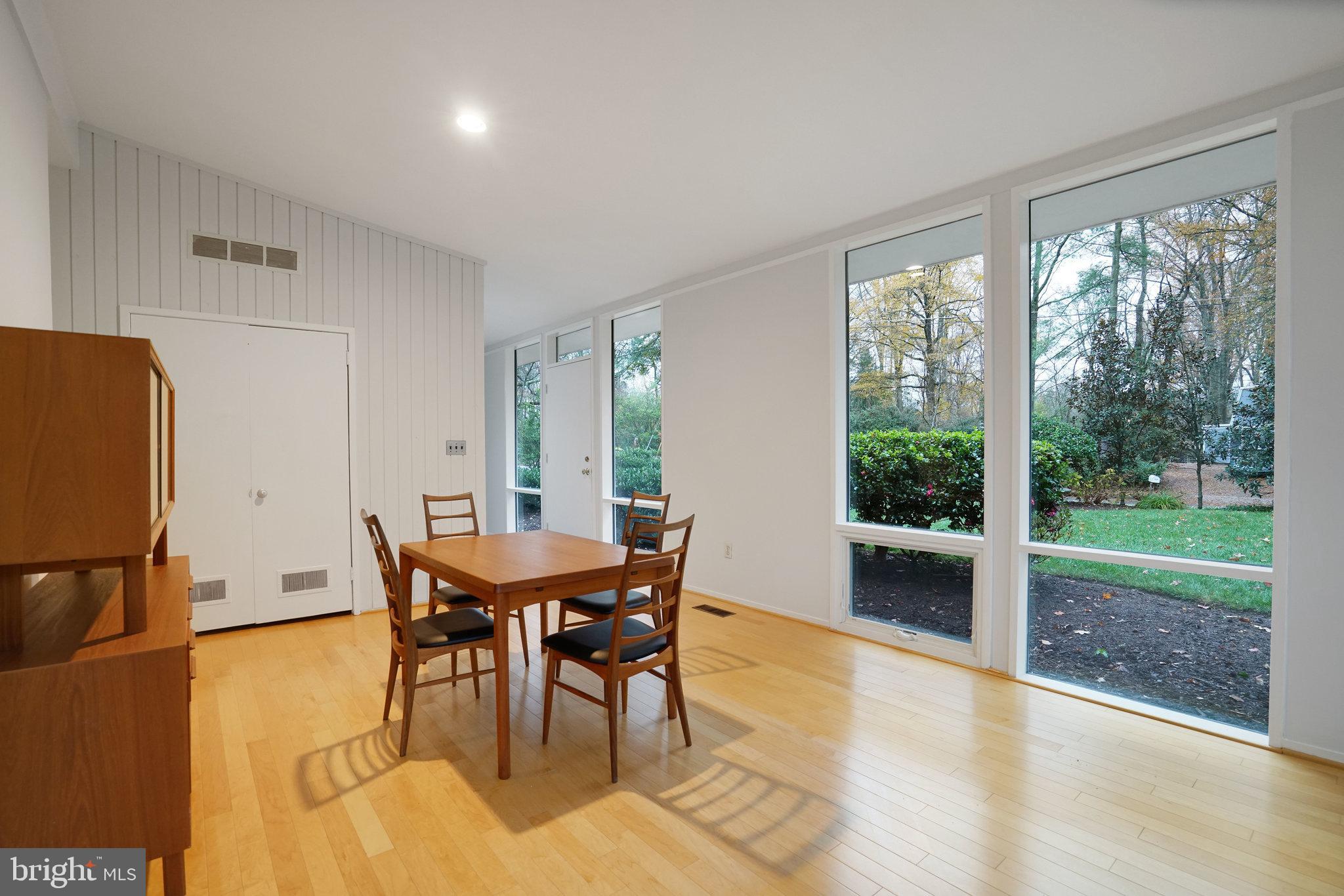 HOLLIN HILLS - Residential