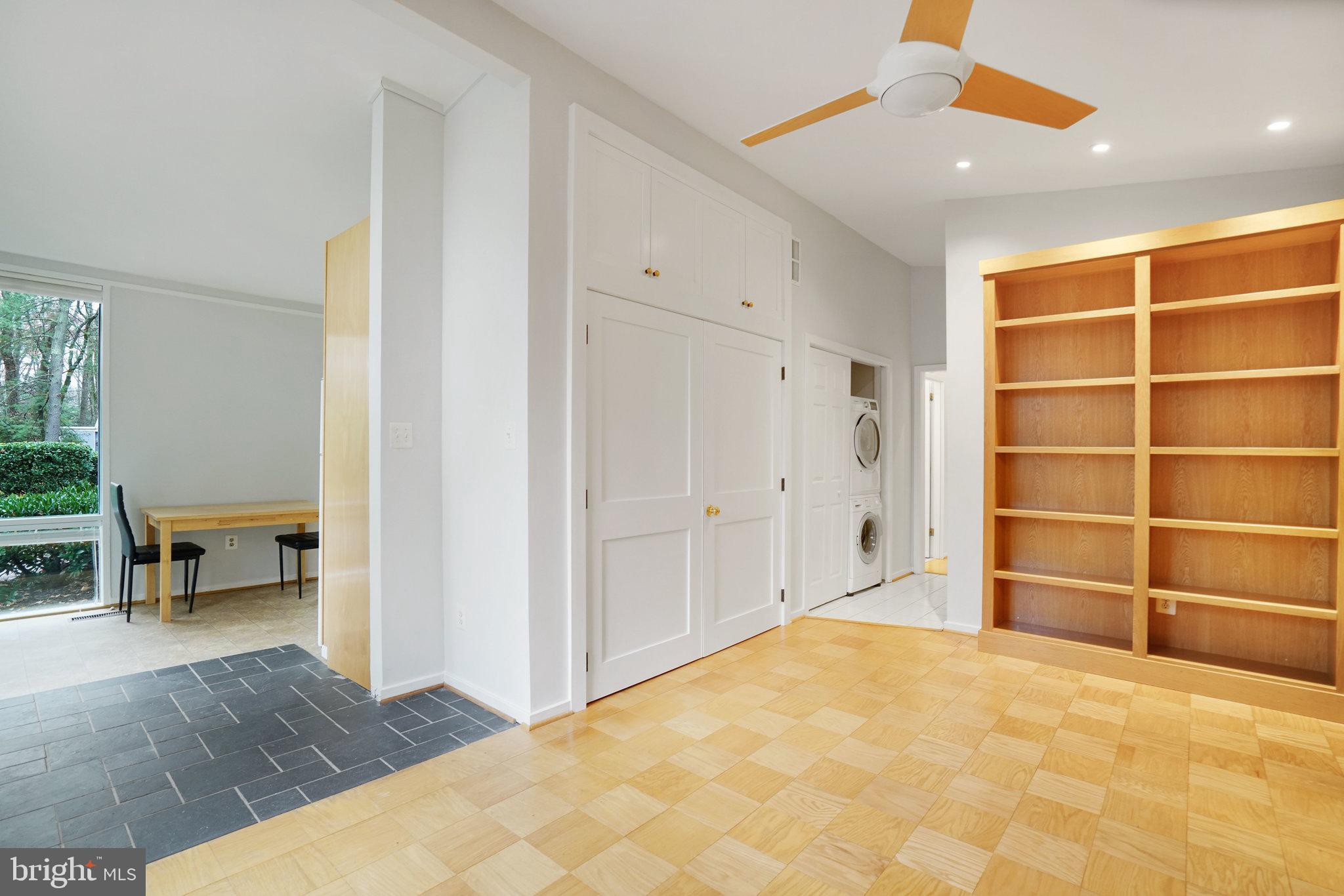 HOLLIN HILLS - Residential