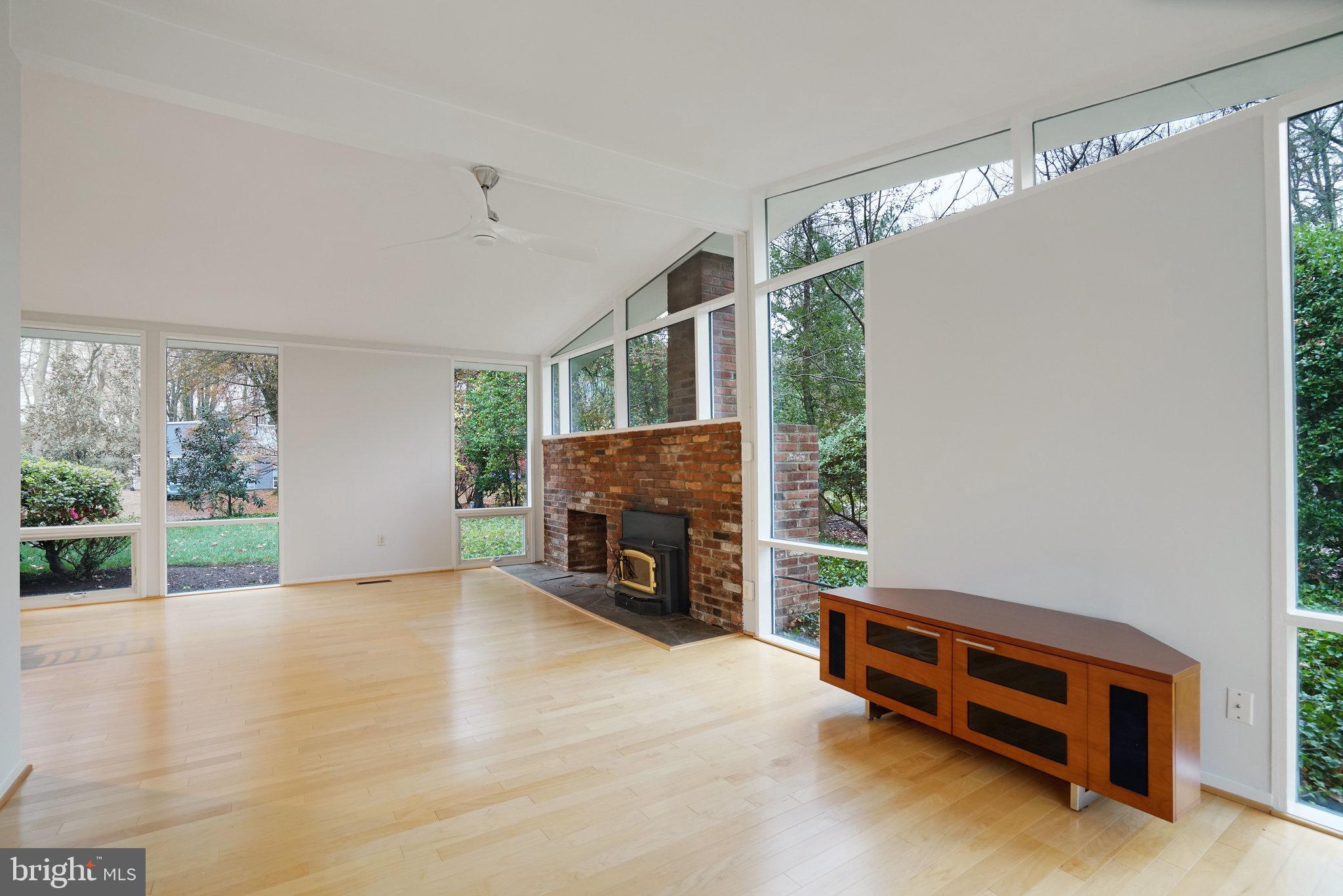 HOLLIN HILLS - Residential