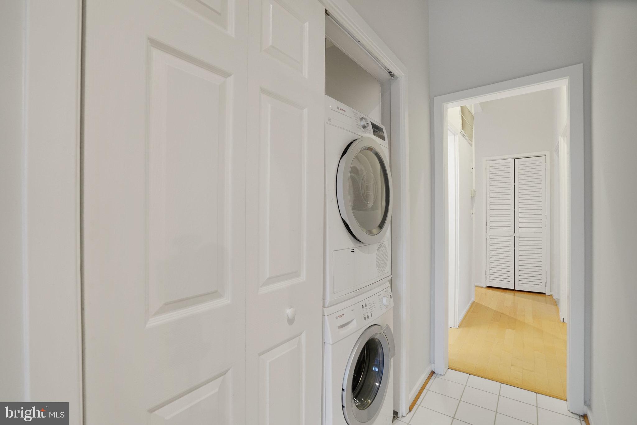 HOLLIN HILLS - Residential