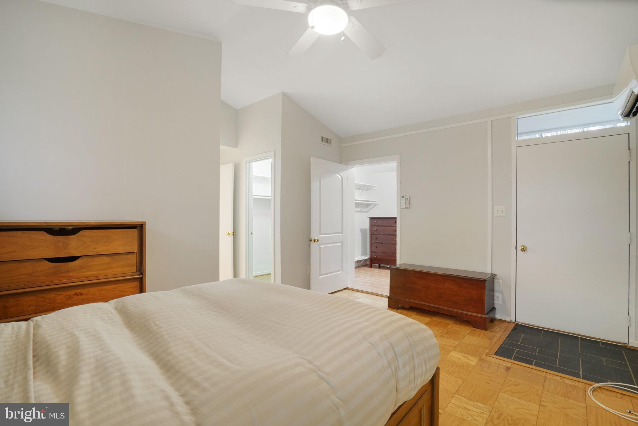 HOLLIN HILLS - Residential