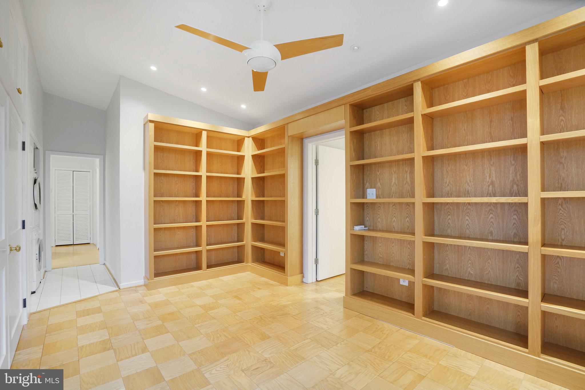 HOLLIN HILLS - Residential