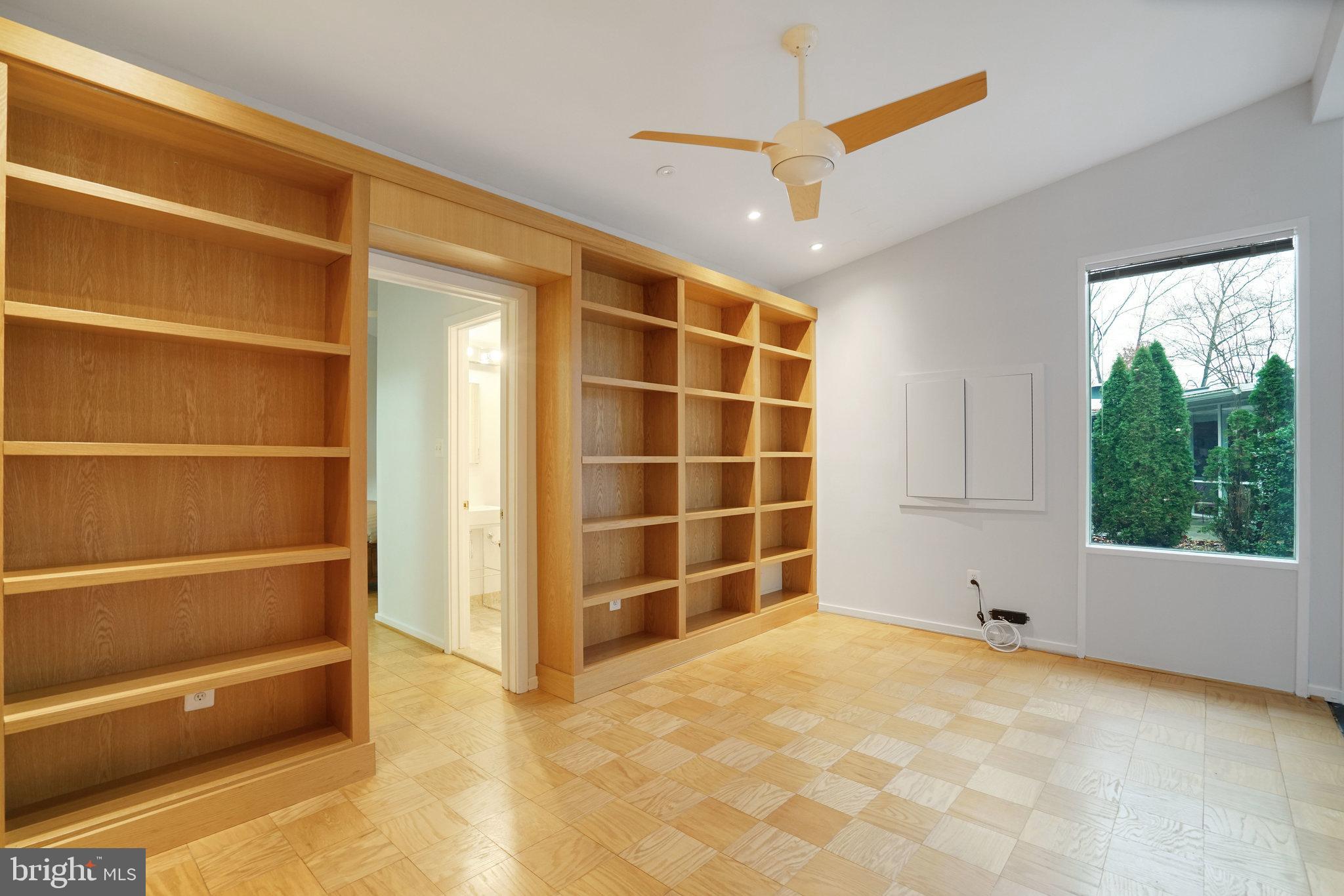 HOLLIN HILLS - Residential