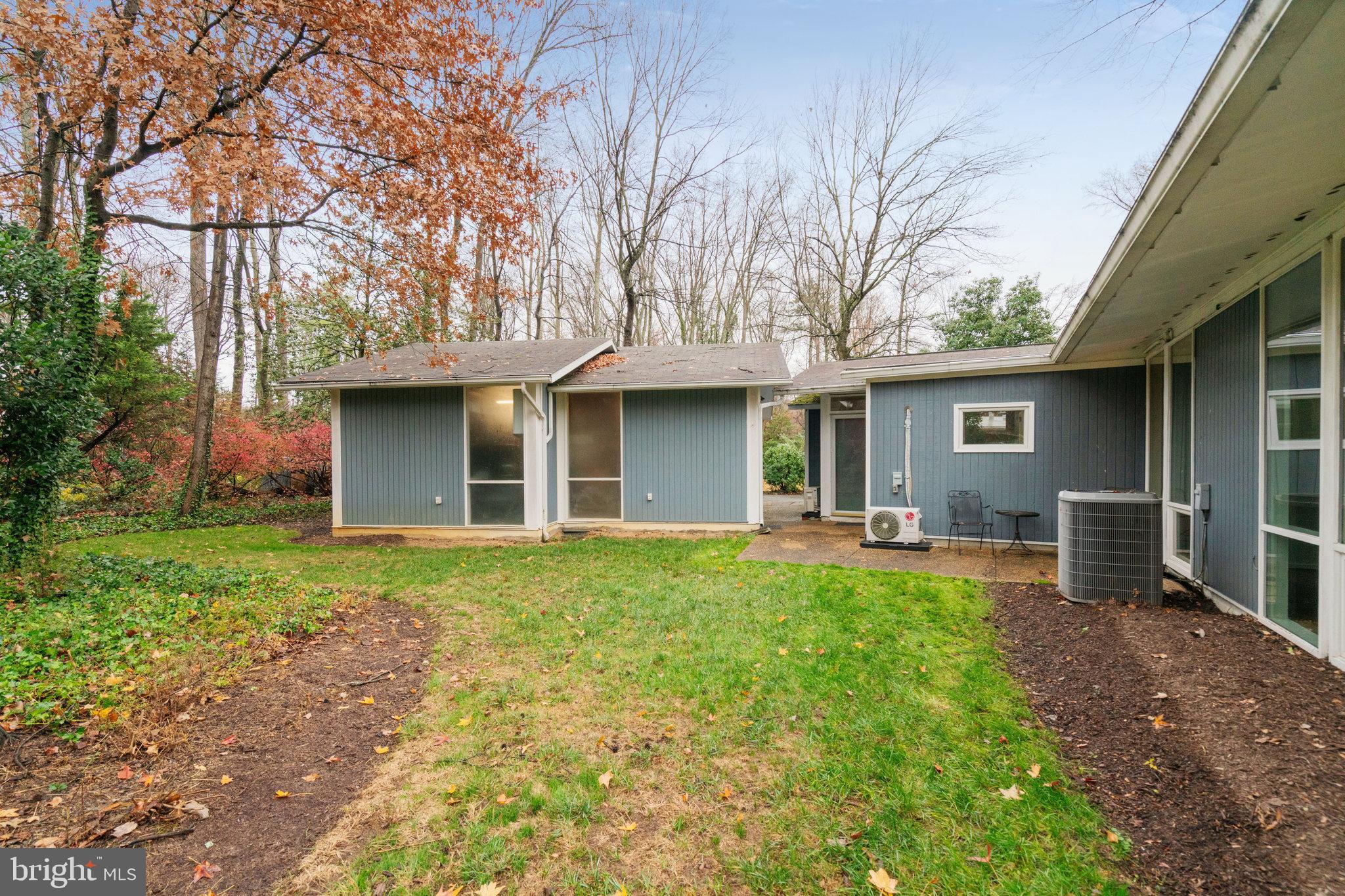 HOLLIN HILLS - Residential