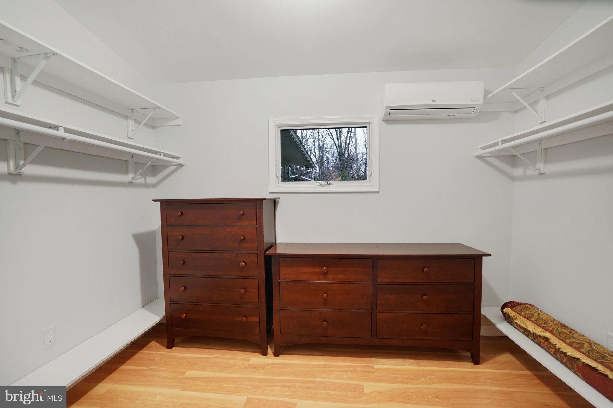 HOLLIN HILLS - Residential