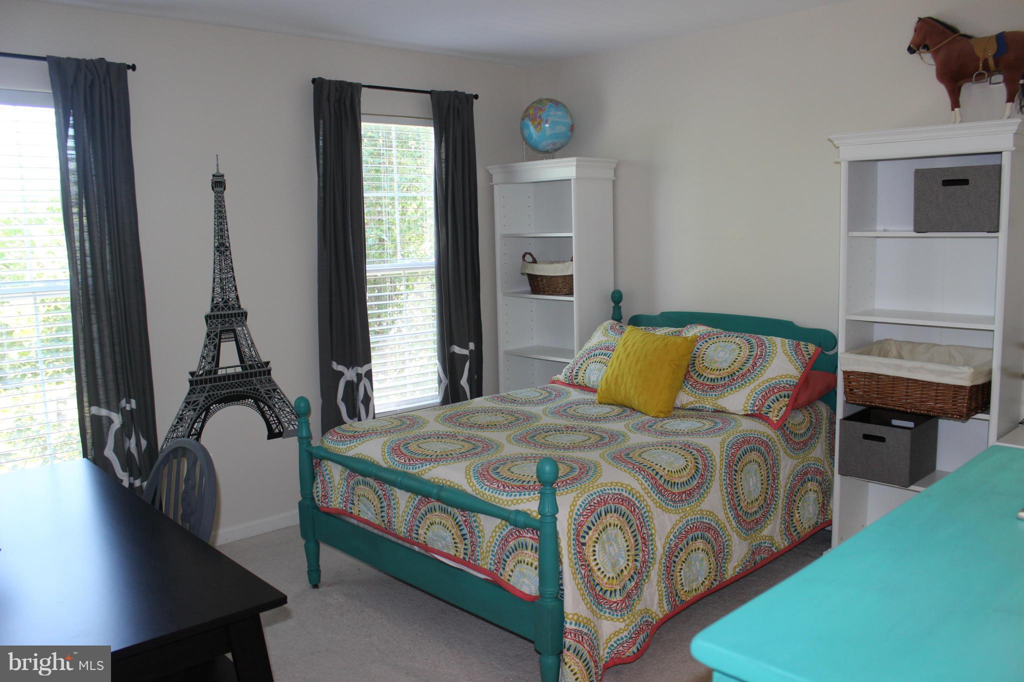 SOUTH RIDING - Residential