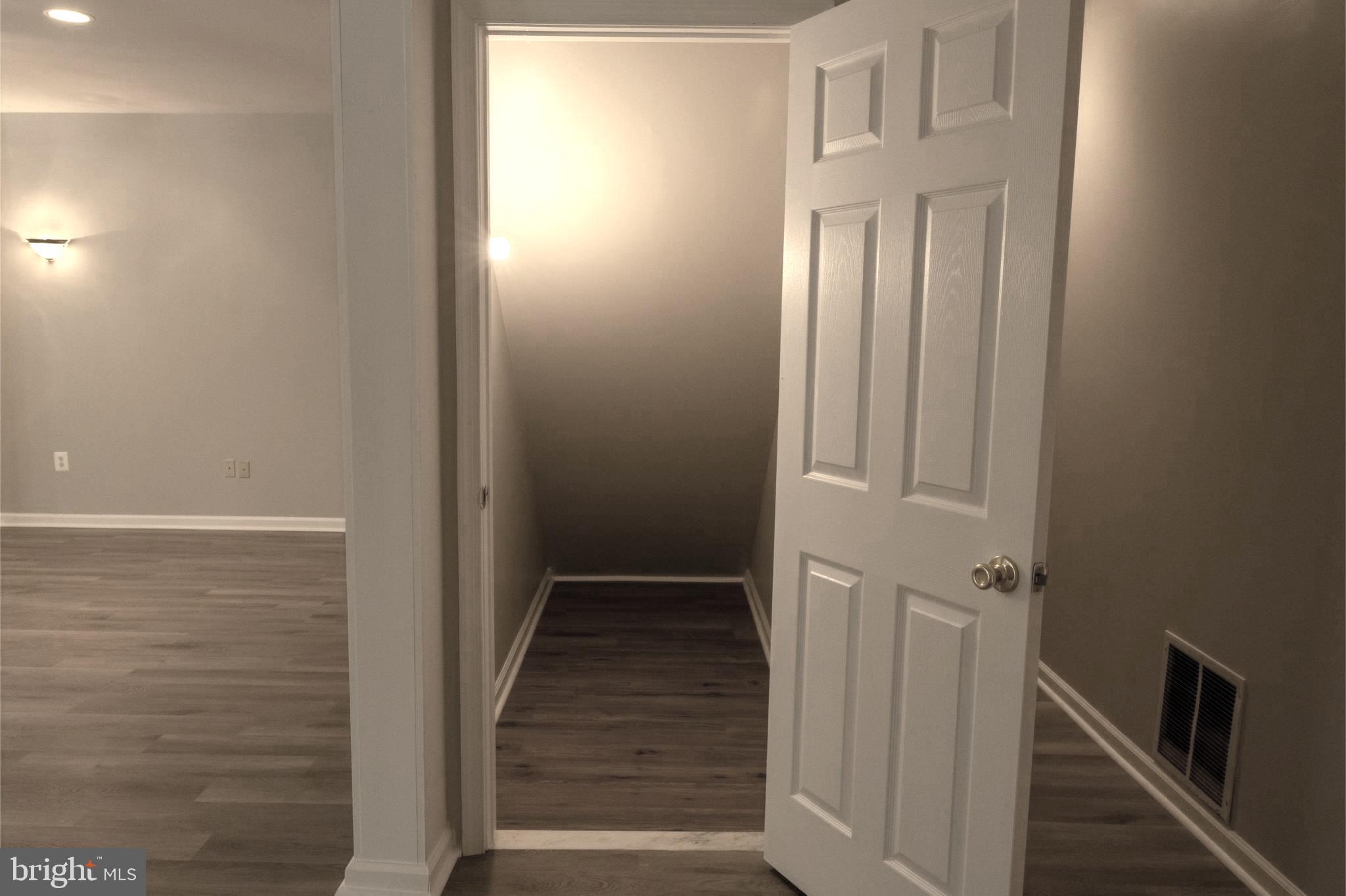 OAK RIDGE ESTATES - Residential Lease