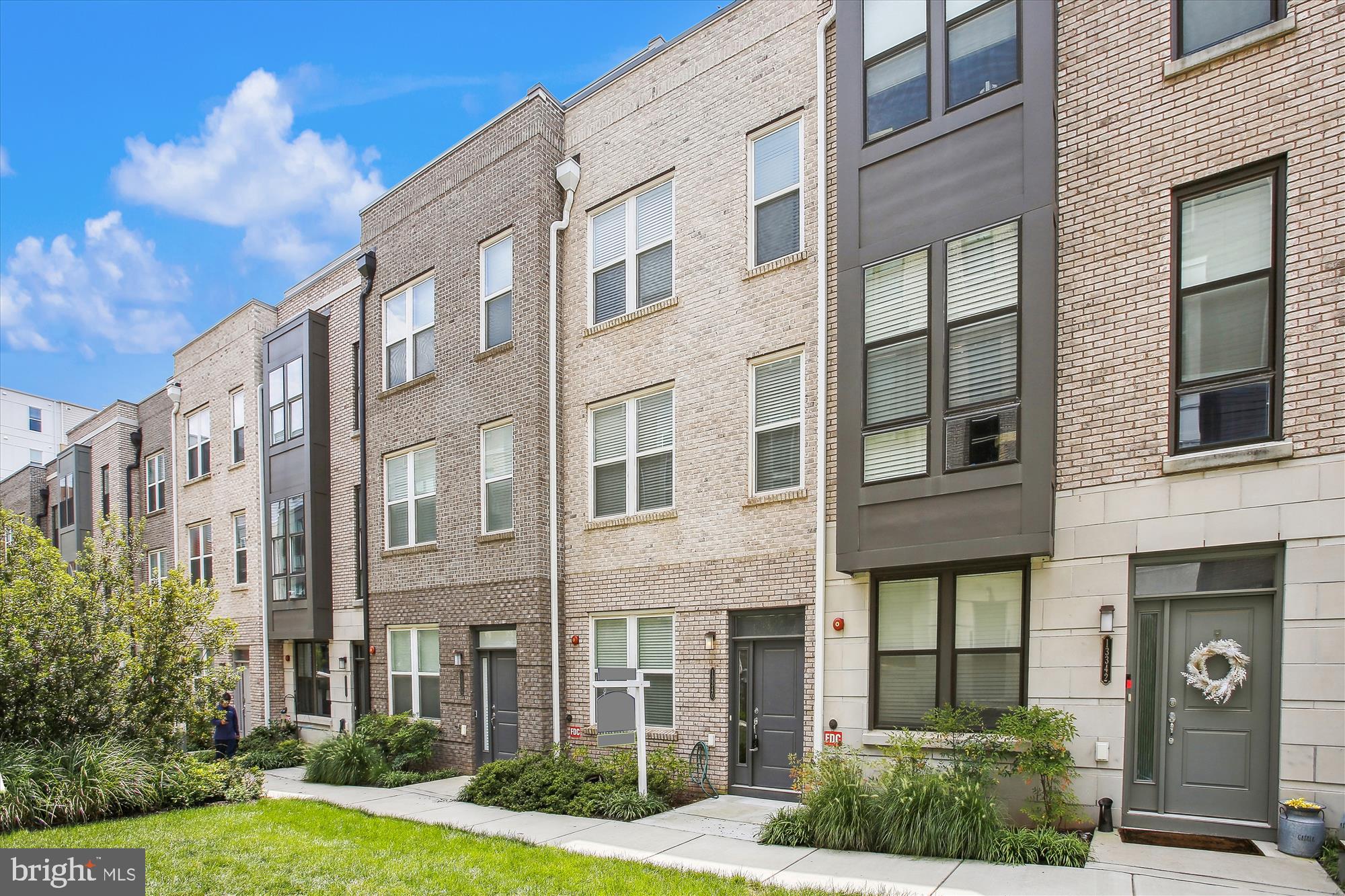 METROPARK AT ARROWBROOK - Residential Lease