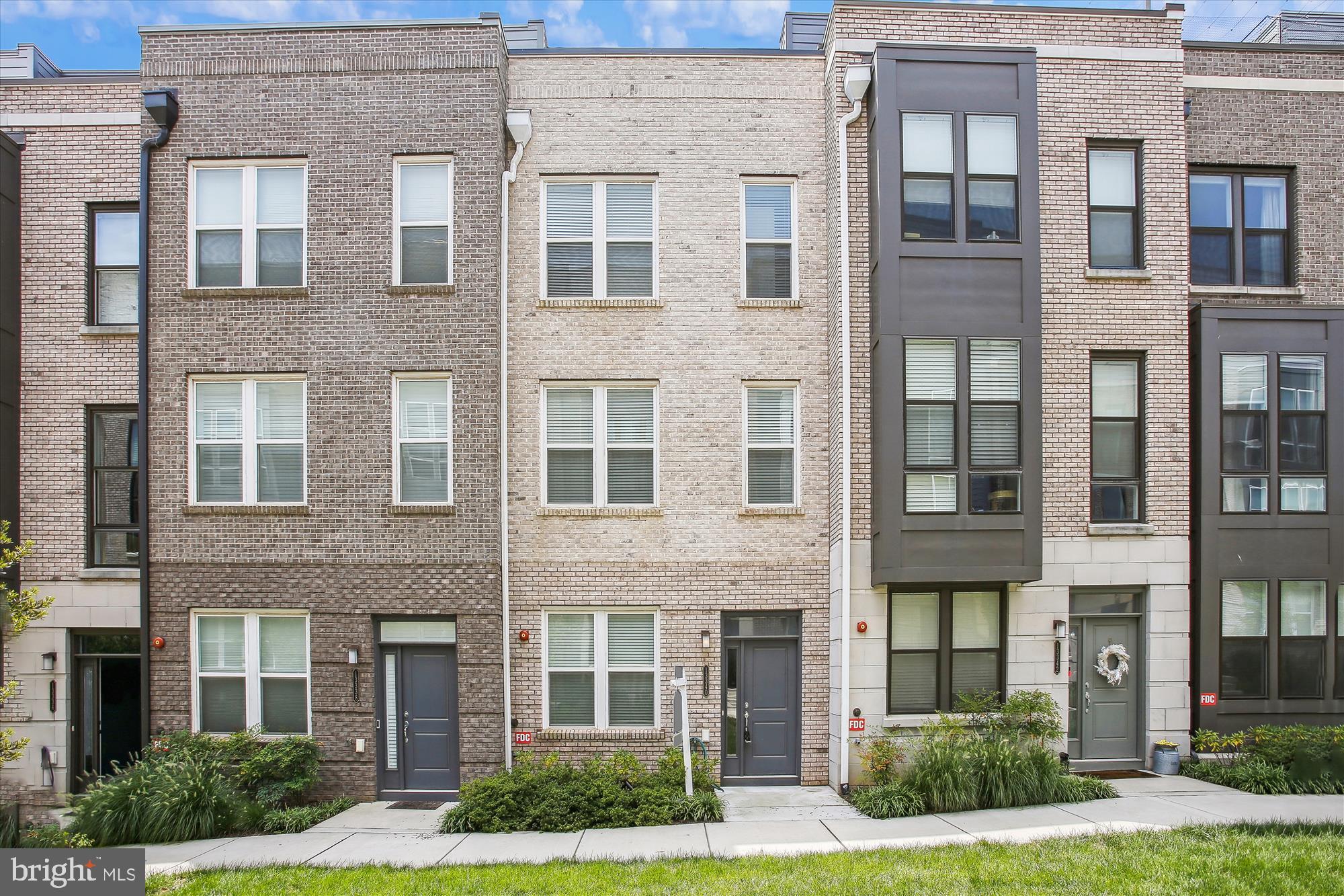 METROPARK AT ARROWBROOK - Residential Lease