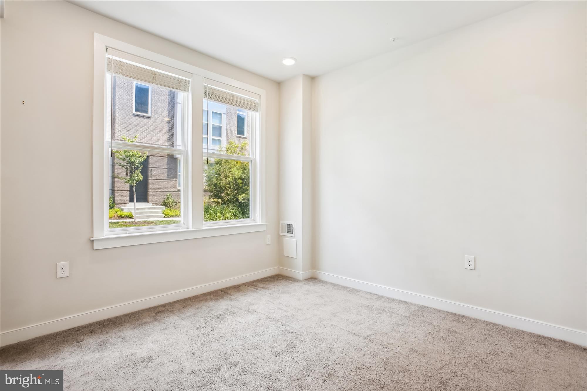 METROPARK AT ARROWBROOK - Residential Lease