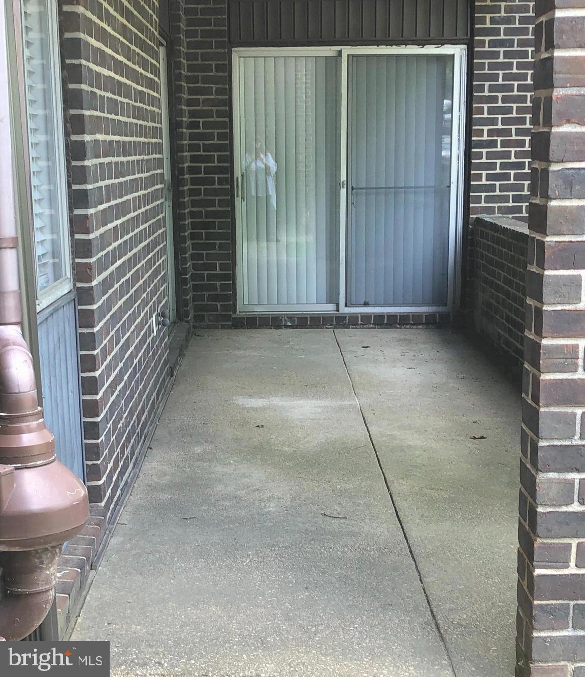 29 STONEHENGE CIRCLE 1