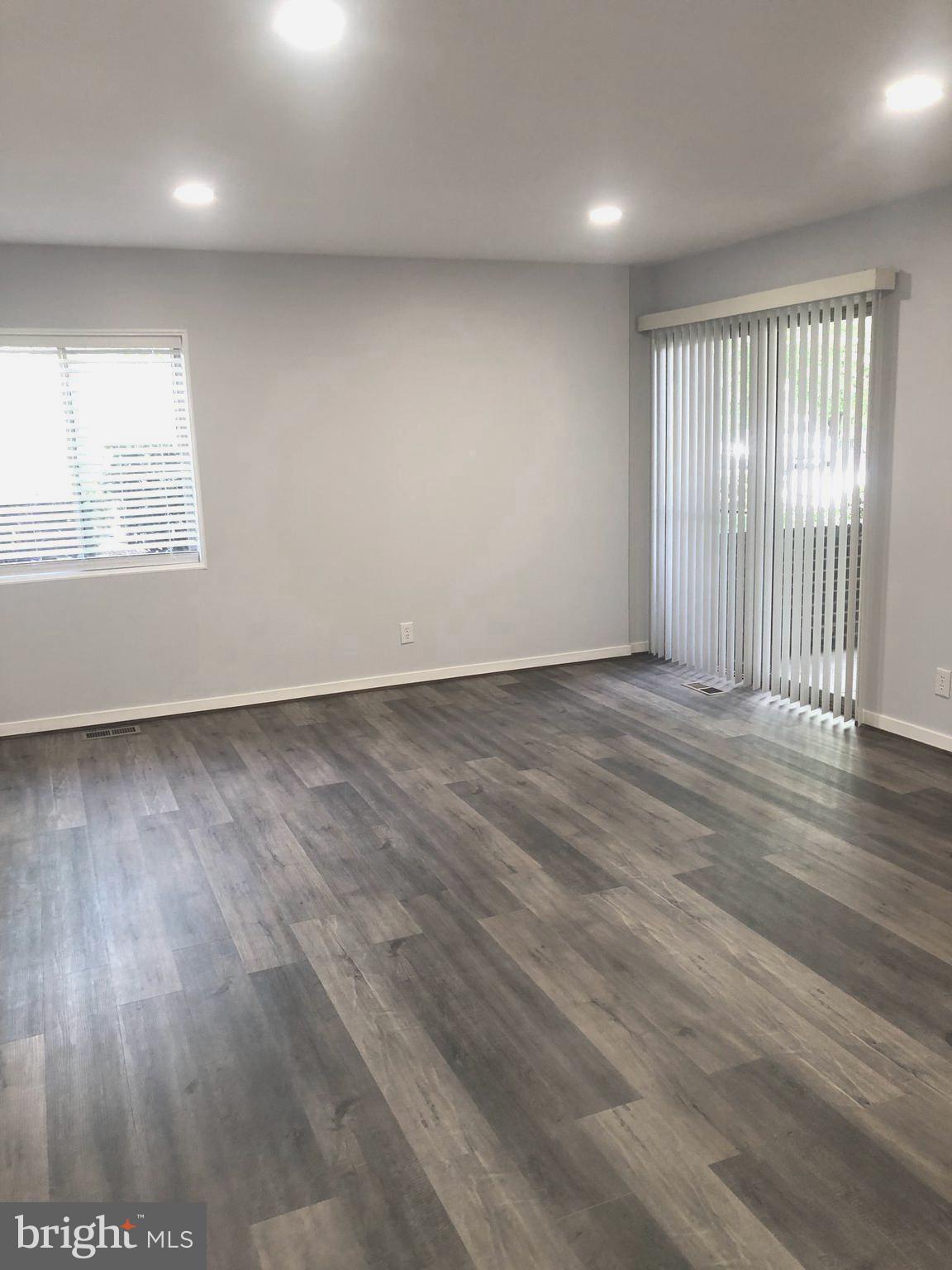 29 STONEHENGE CIRCLE 1