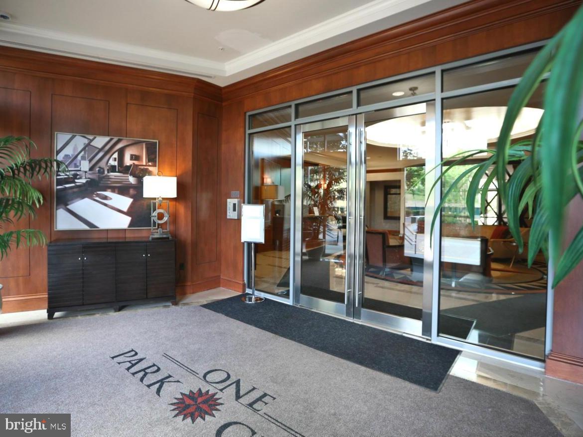 ONE PARK CREST - Residential Lease