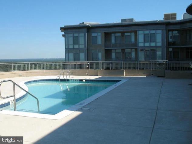 ONE PARK CREST - Residential Lease