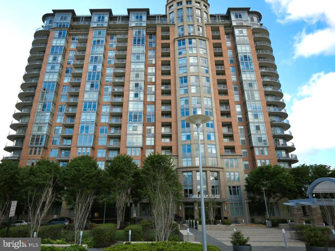 ONE PARK CREST - Residential Lease