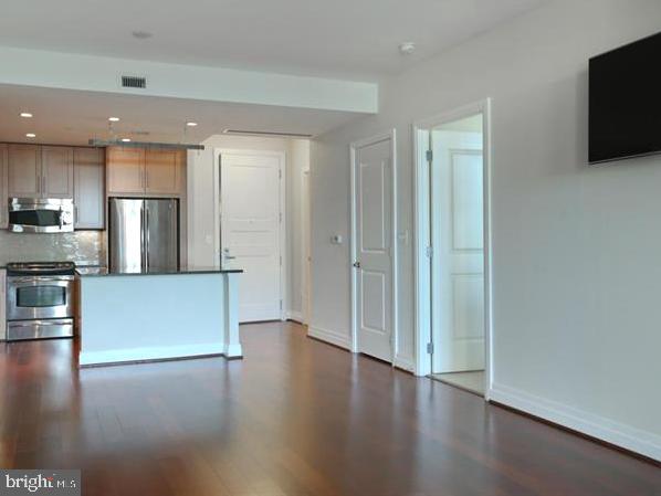 ONE PARK CREST - Residential Lease