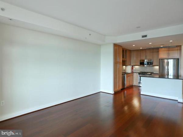 ONE PARK CREST - Residential Lease