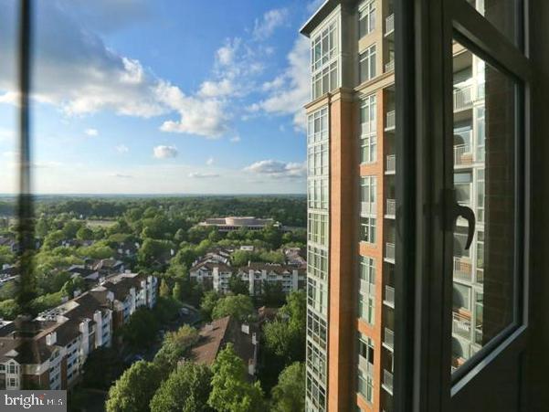 ONE PARK CREST - Residential Lease