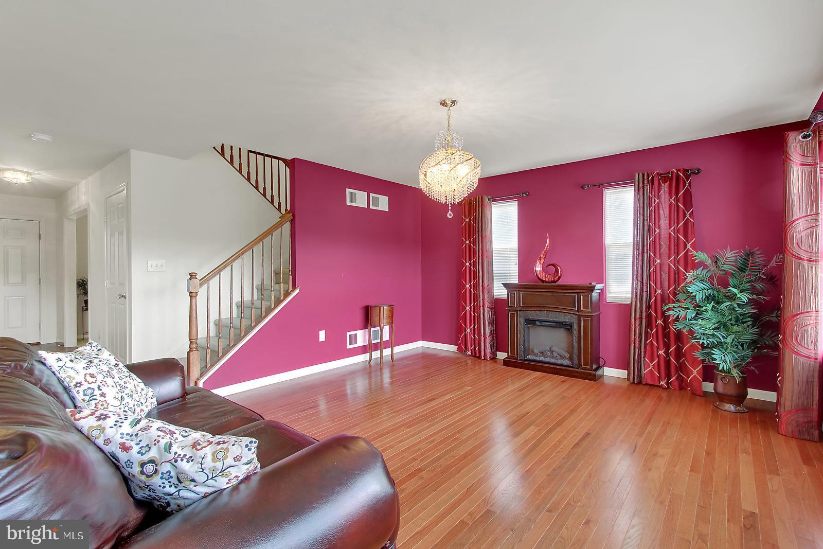 LAUREL VISTAS - Residential